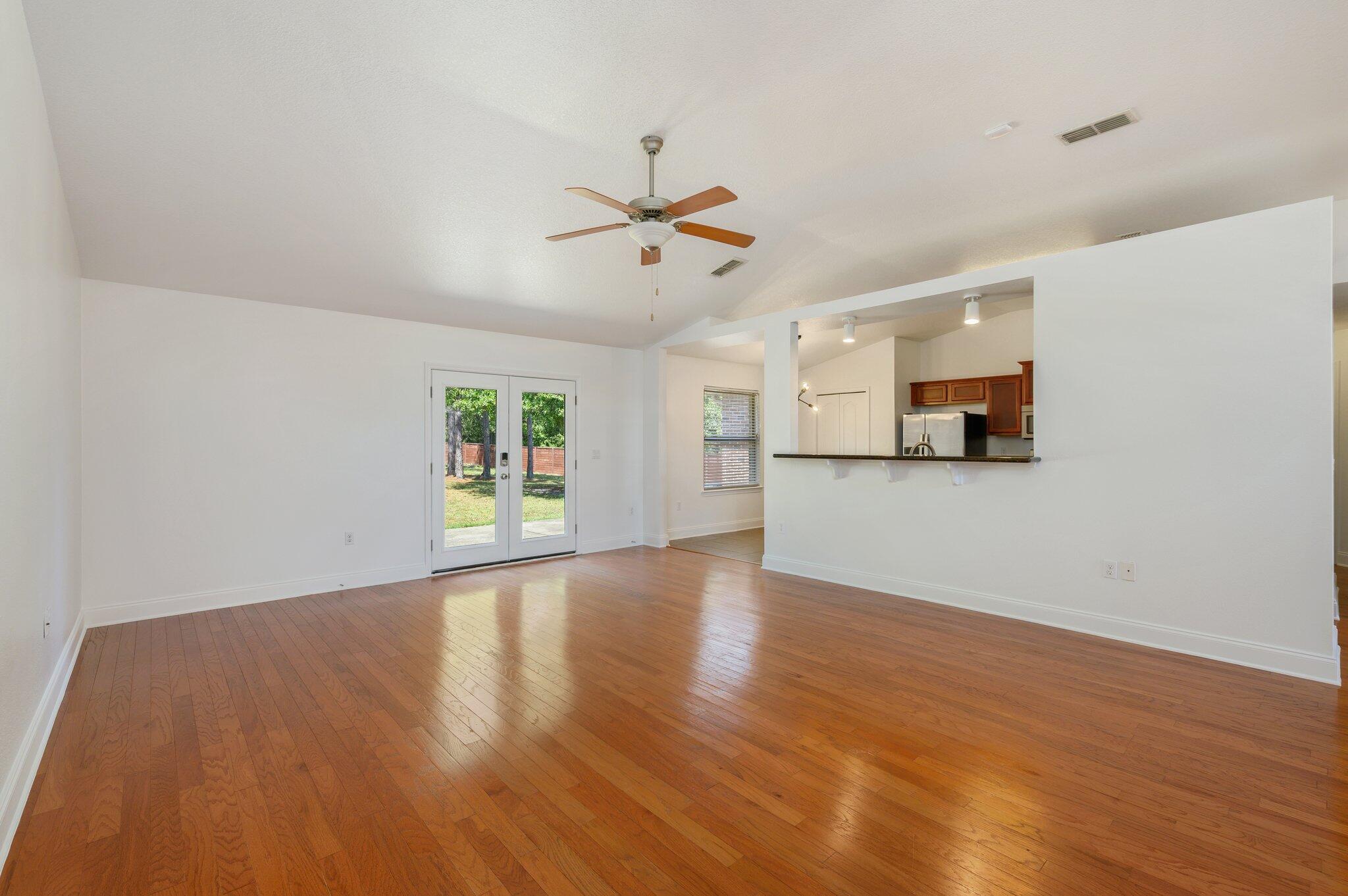 SILVER SPRINGS EST - Residential