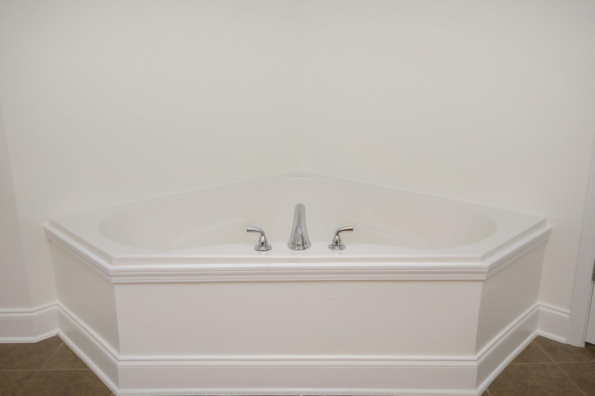 SILVER SPRINGS EST - Residential