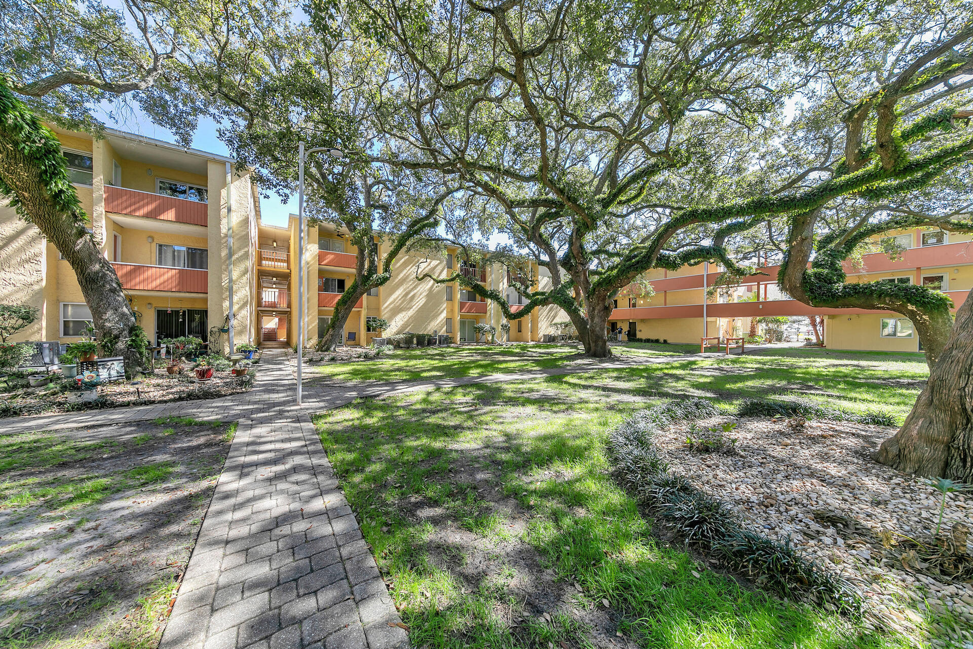 CEDARS THE - Residential