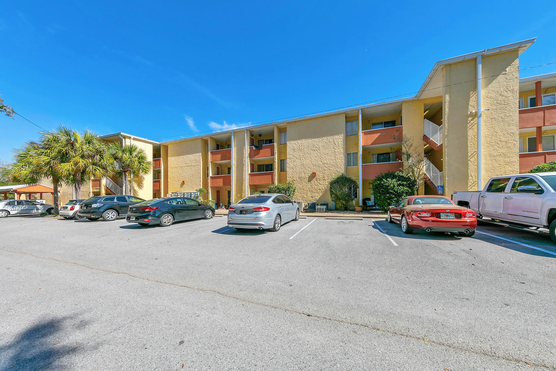 CEDARS THE - Residential