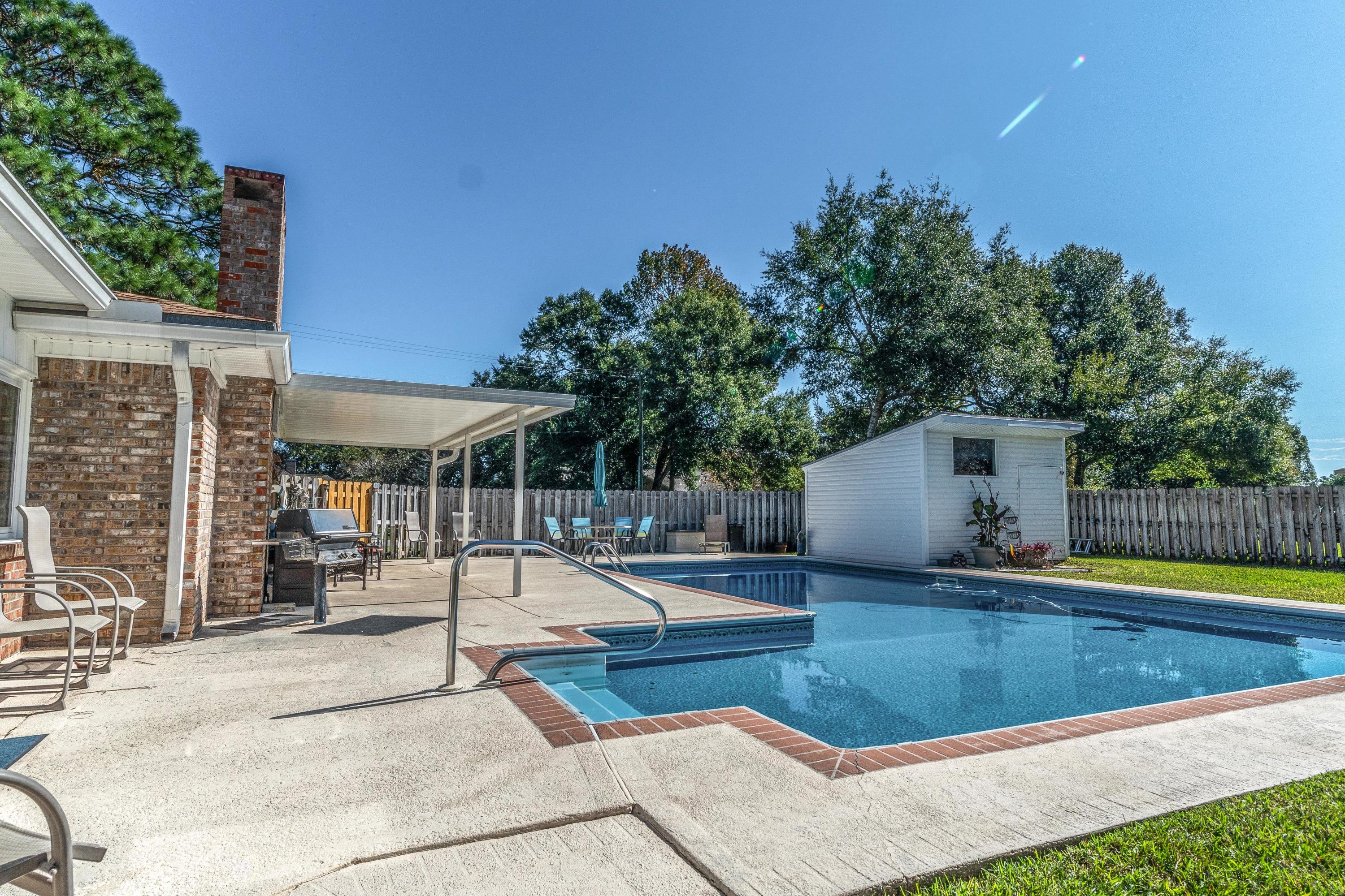 LAKE LORRAINE ESTATES - Residential