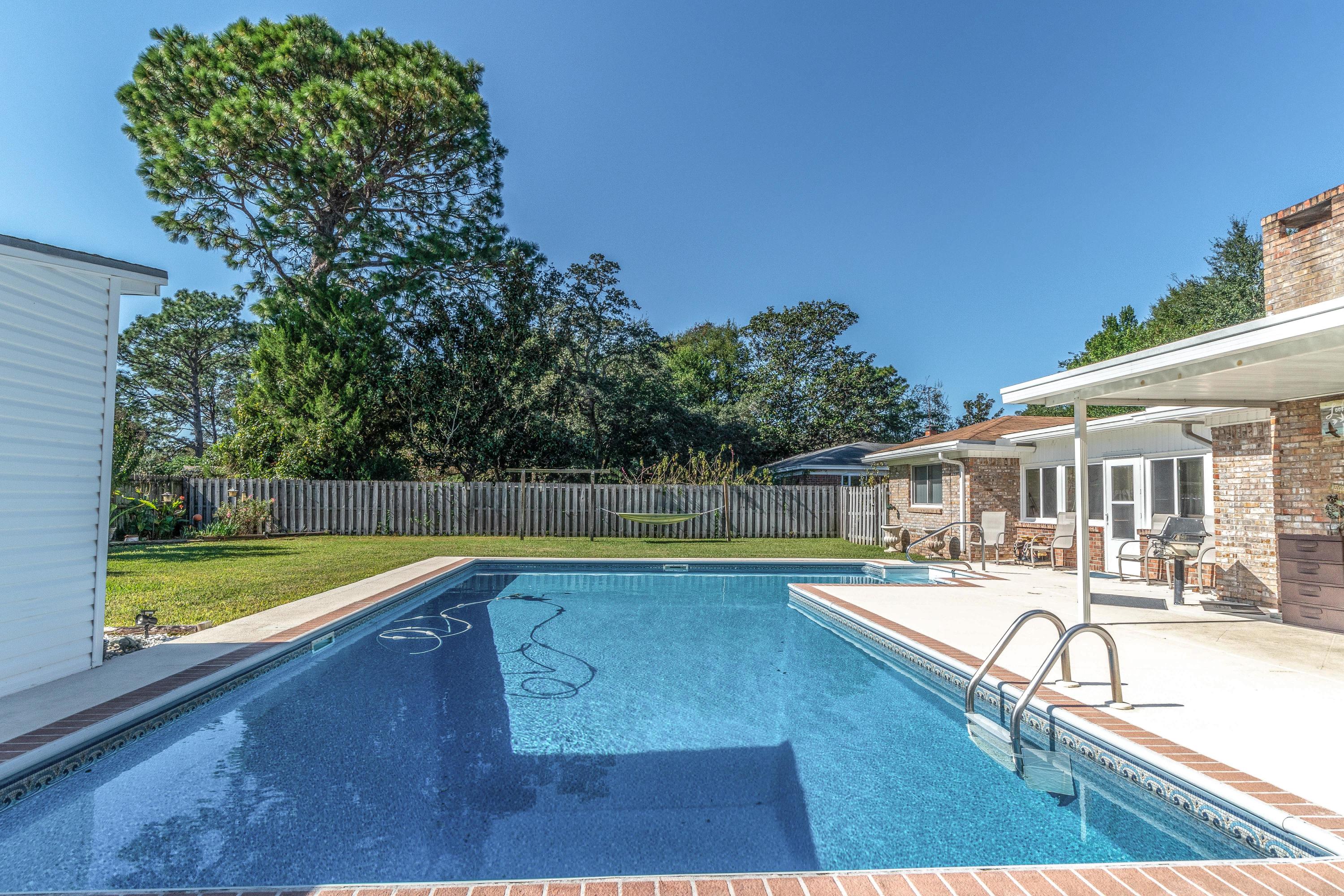 LAKE LORRAINE ESTATES - Residential