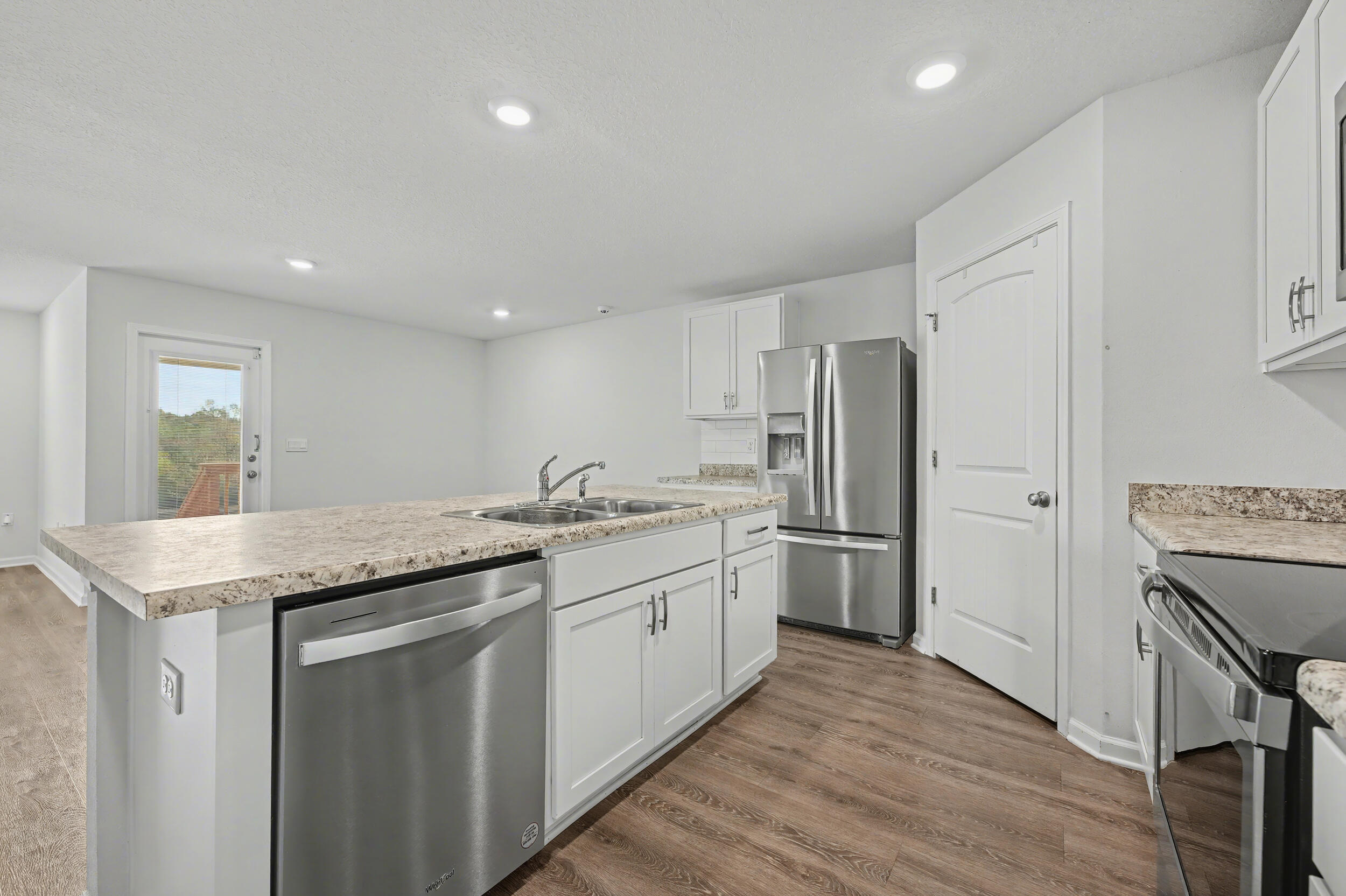 LAKERIDGE EST - Residential