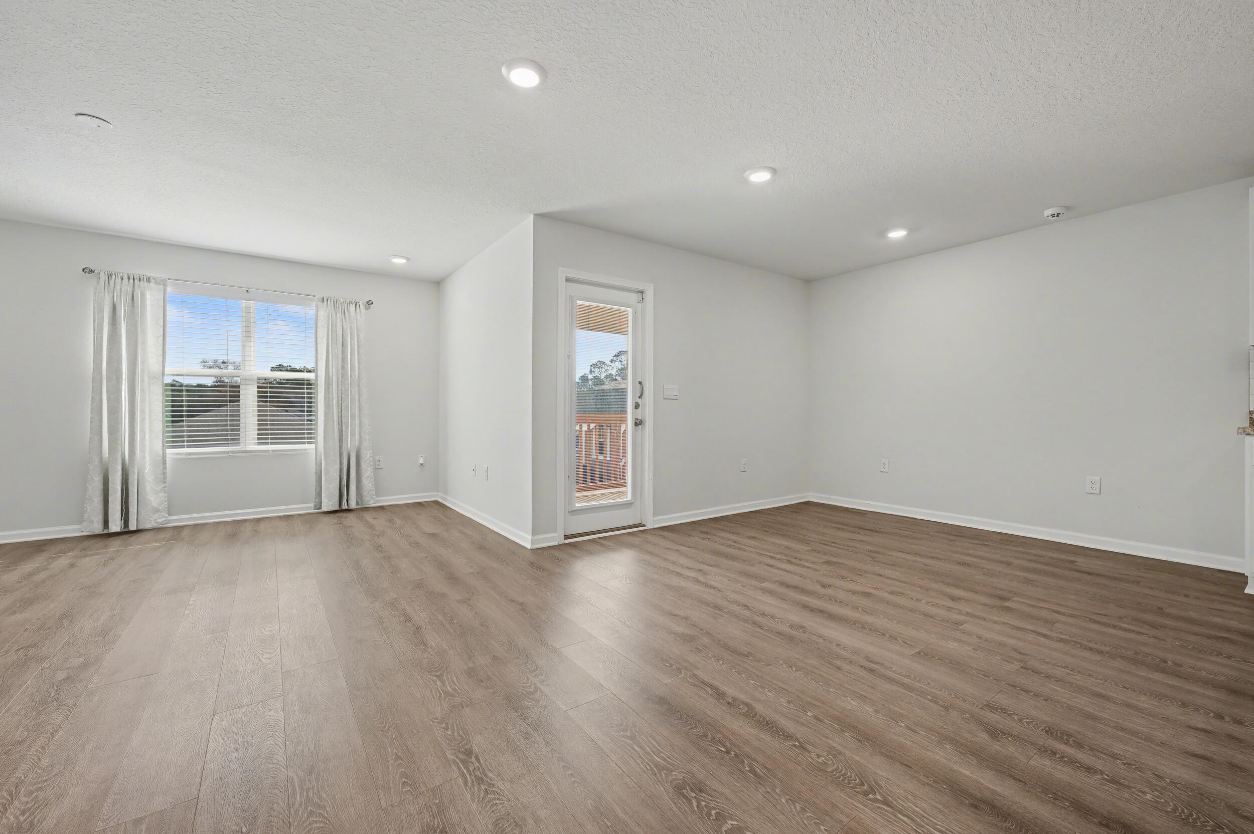 LAKERIDGE EST - Residential