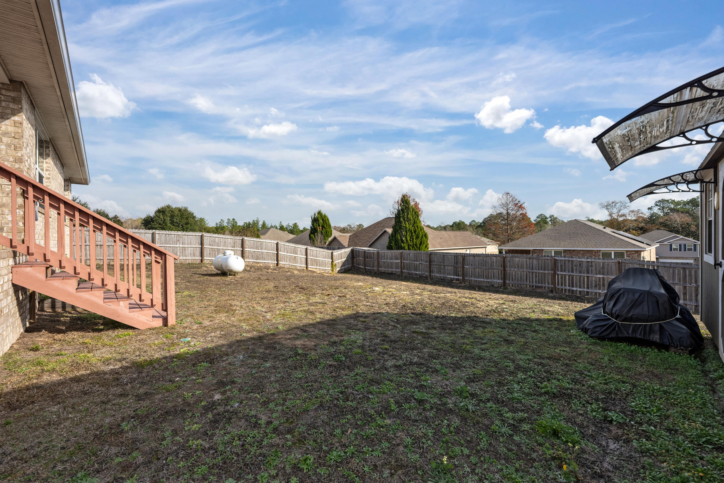 LAKERIDGE EST - Residential