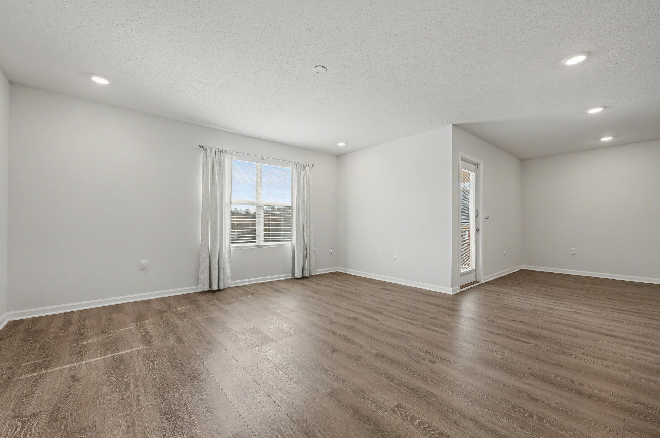 LAKERIDGE EST - Residential