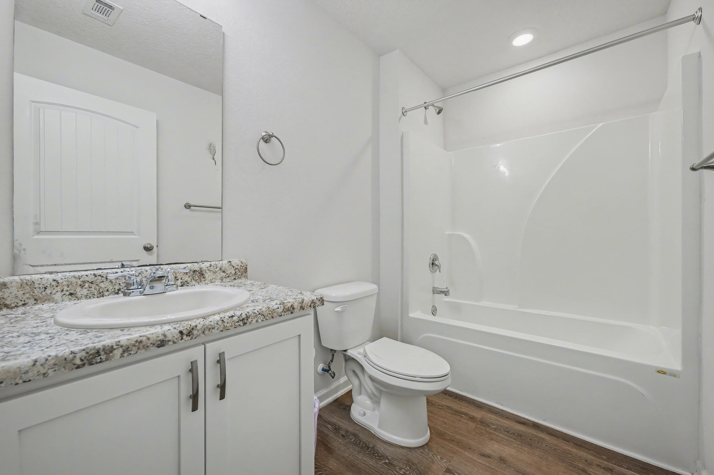 LAKERIDGE EST - Residential