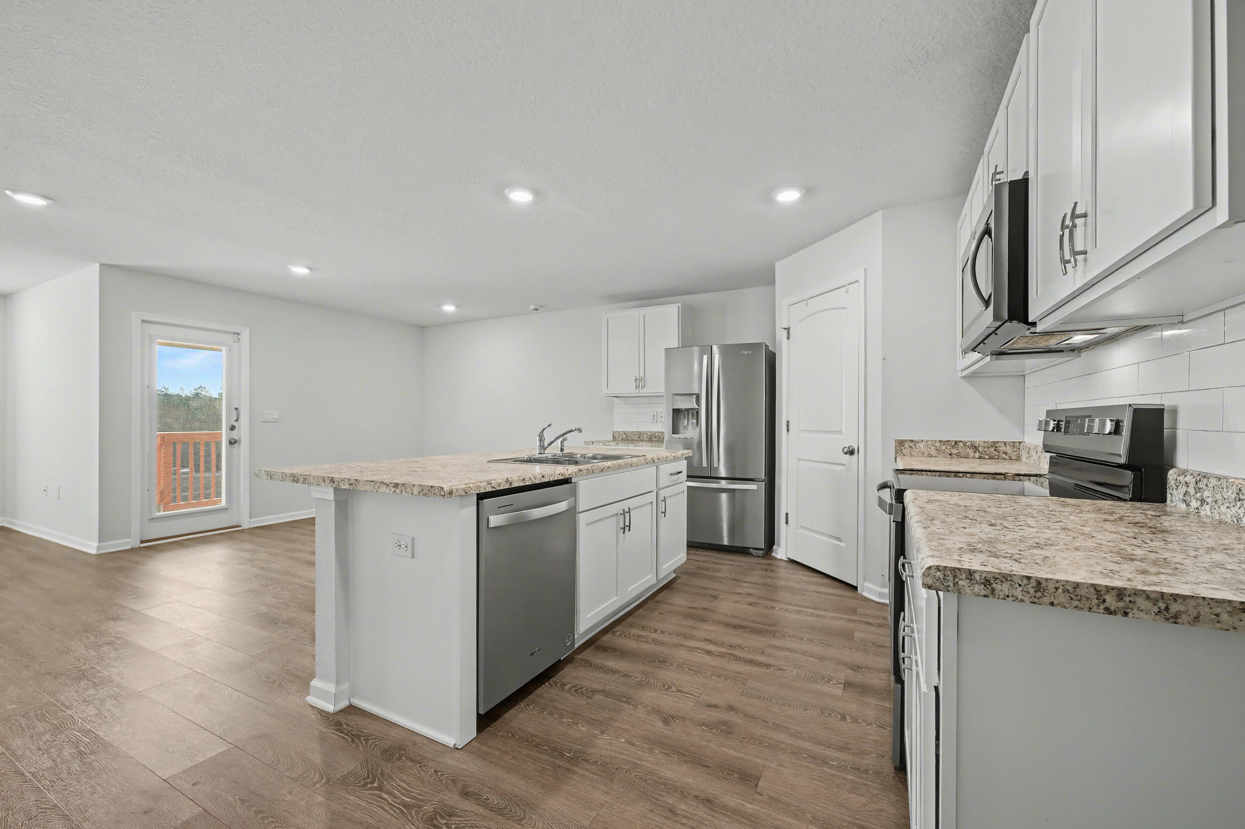 LAKERIDGE EST - Residential