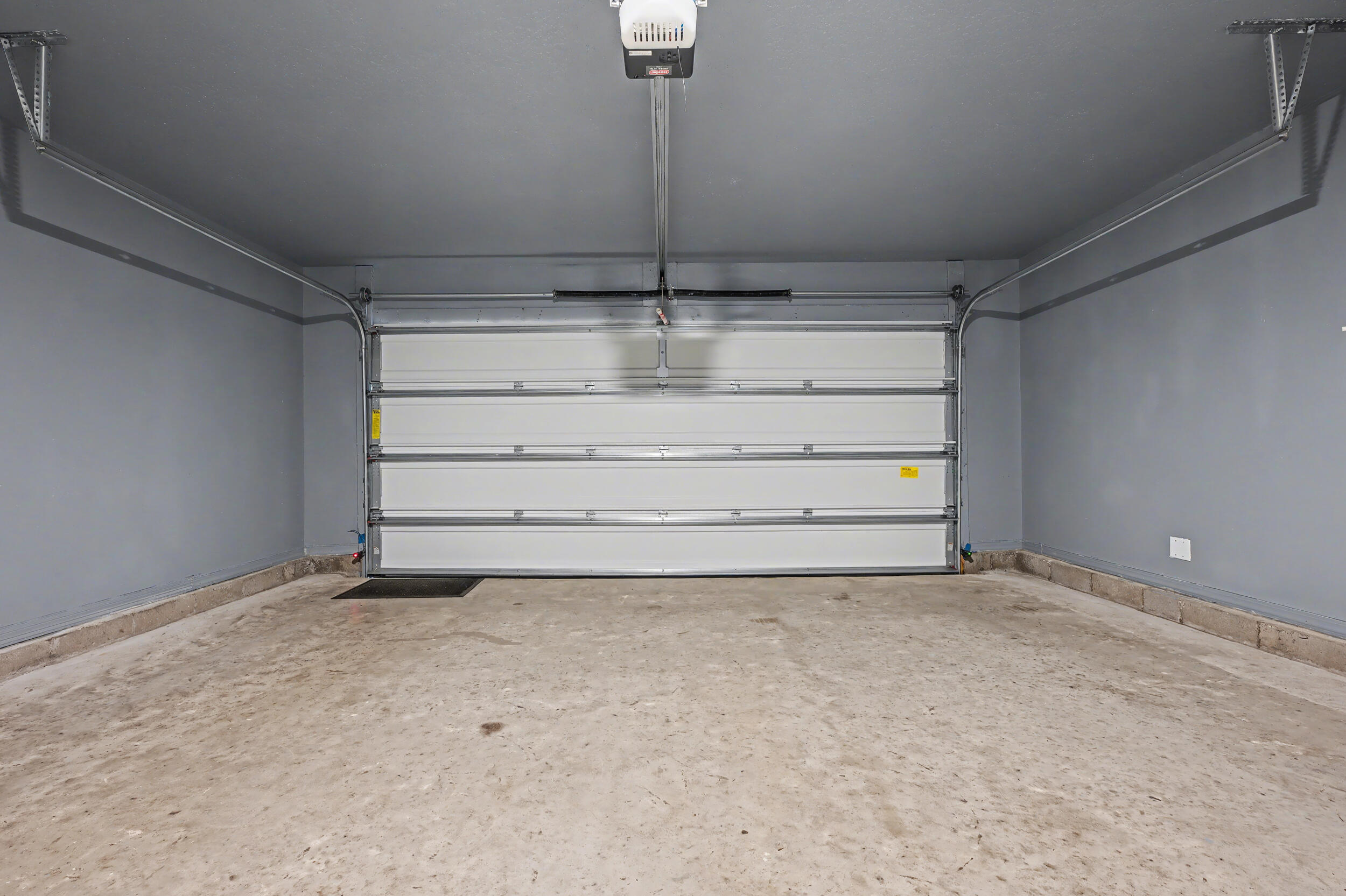 LAKERIDGE EST - Residential