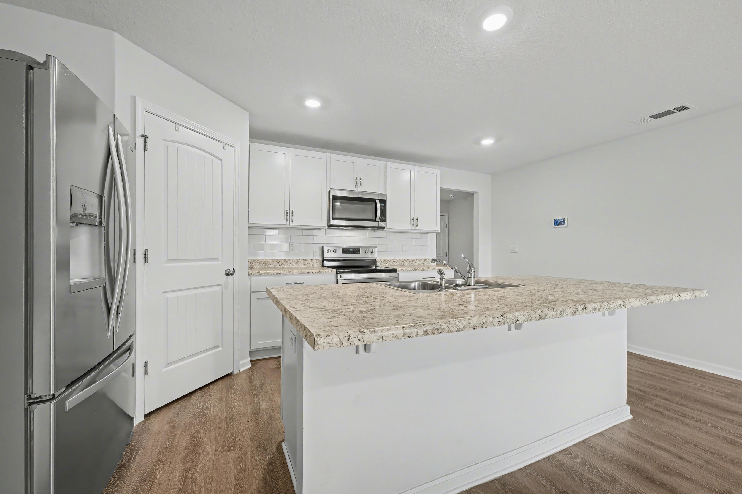 LAKERIDGE EST - Residential