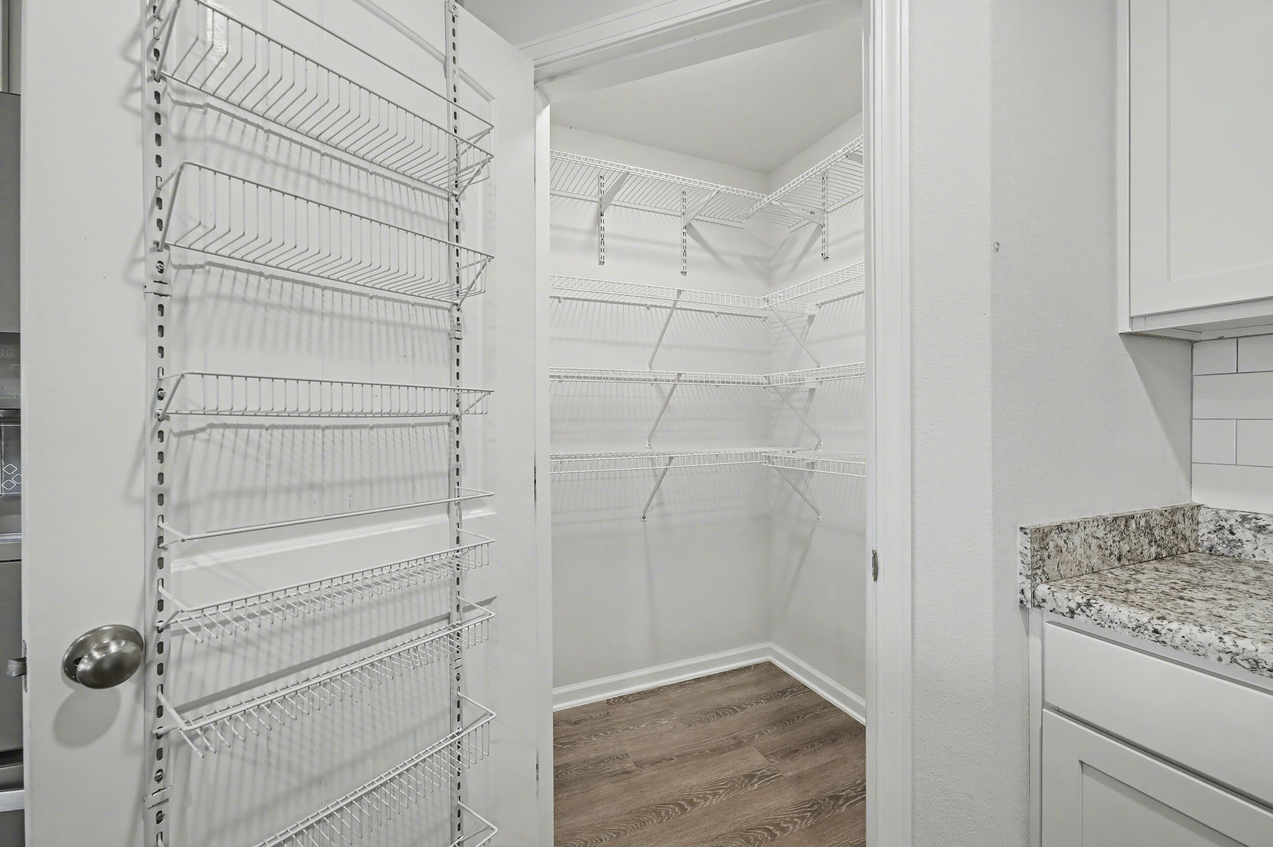 LAKERIDGE EST - Residential