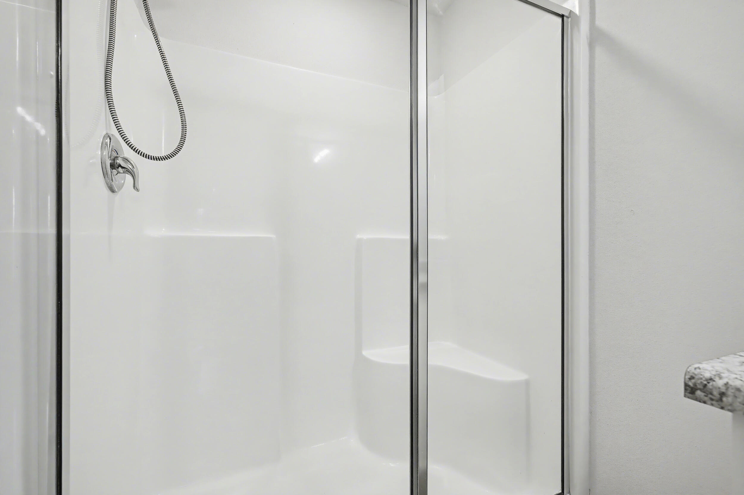 LAKERIDGE EST - Residential