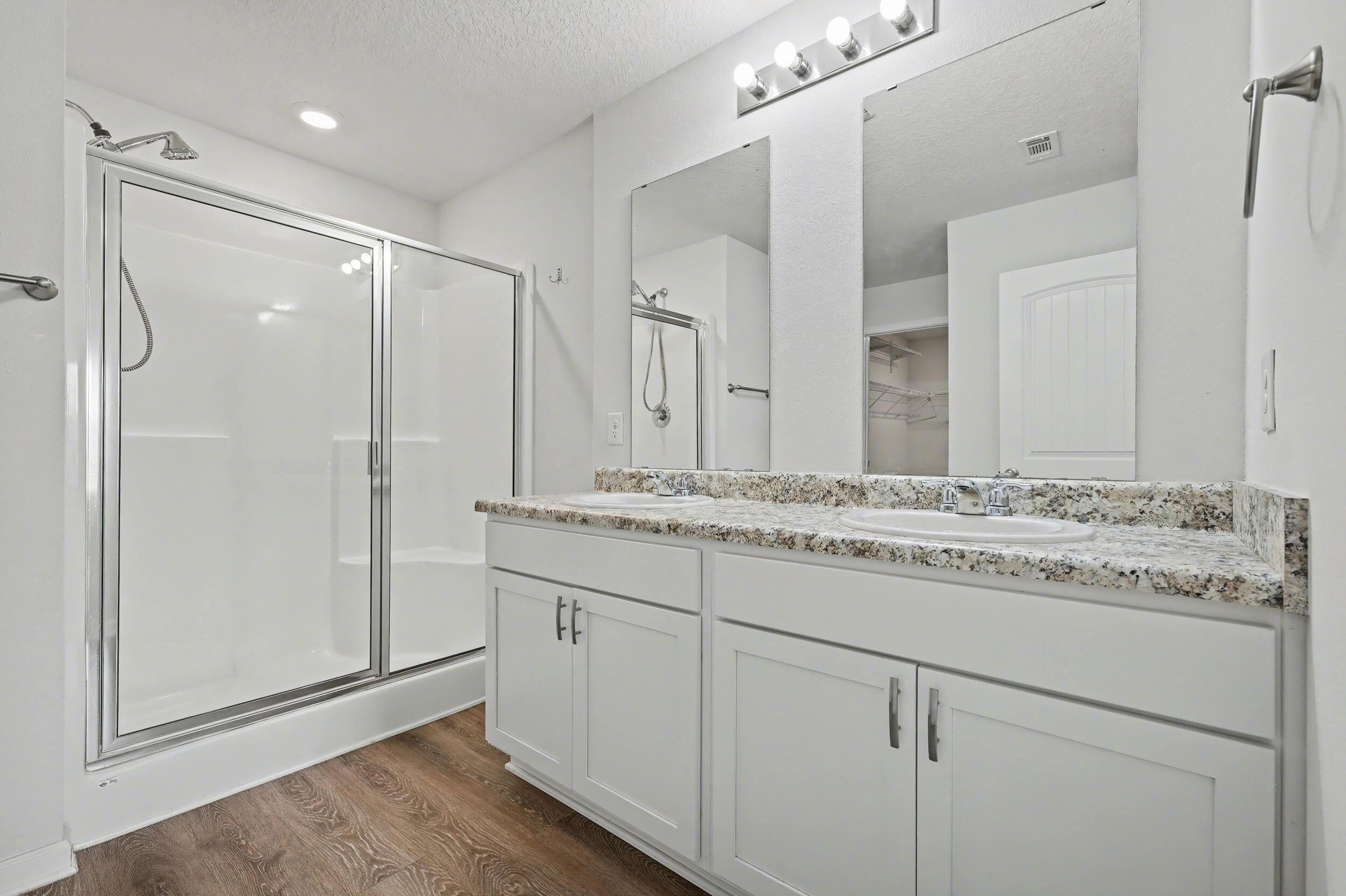 LAKERIDGE EST - Residential