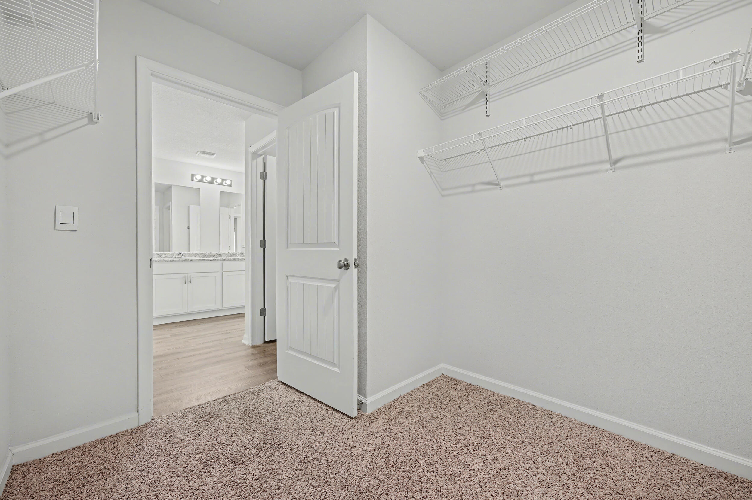 LAKERIDGE EST - Residential