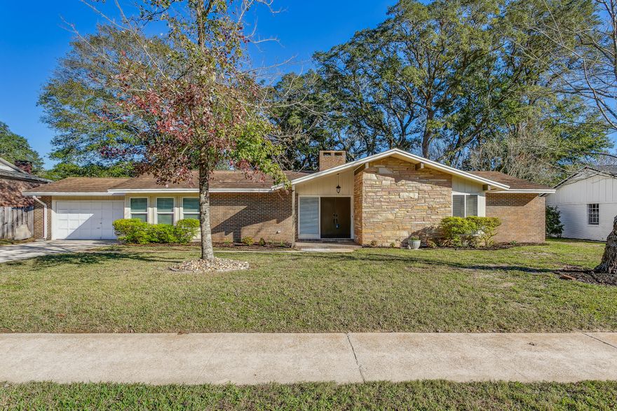 Conveniently located in the Kenwood Community in Ft Walton Beach!  This 3 bedroom 2 bathroom home has an open floor plan, wood laminate flooring, blinds and ceiling fans.  The Great room opens up to the kitchen that has all stainless appliances, plenty of cabinets, granite countertops and an island/ breakfast bar. The family room has a fireplace and a great space for entertaining. The primary bedroom has carpet and the primary bathroom has tile, marble vanity and a stand up shower.  Other bedrooms are spacious and carpeted.Huge backyard  with an open patio, fire pit and plenty of shade trees. Beautifully maintained neighborhood with sidewalks.  New Roof 2014 and rewire 2014. Seller is offering $5000 towards buyer's closing cost or for a buy down of interest rate.