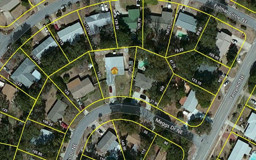 Entered for comp purposes only. House was renovated in 2013, when the small 4th bedroom was converted to a master bath and the original master half-bath space was incorporated into the master bedroom. Kitchen was renovated as well with granite counters, tile flooring throughout except for bedrooms, and the hall bath was upgraded. Lots of living area in both front and back of the house, a dining area, and a Florida Room provide plenty of space to spread out. Large backyard and yard building.