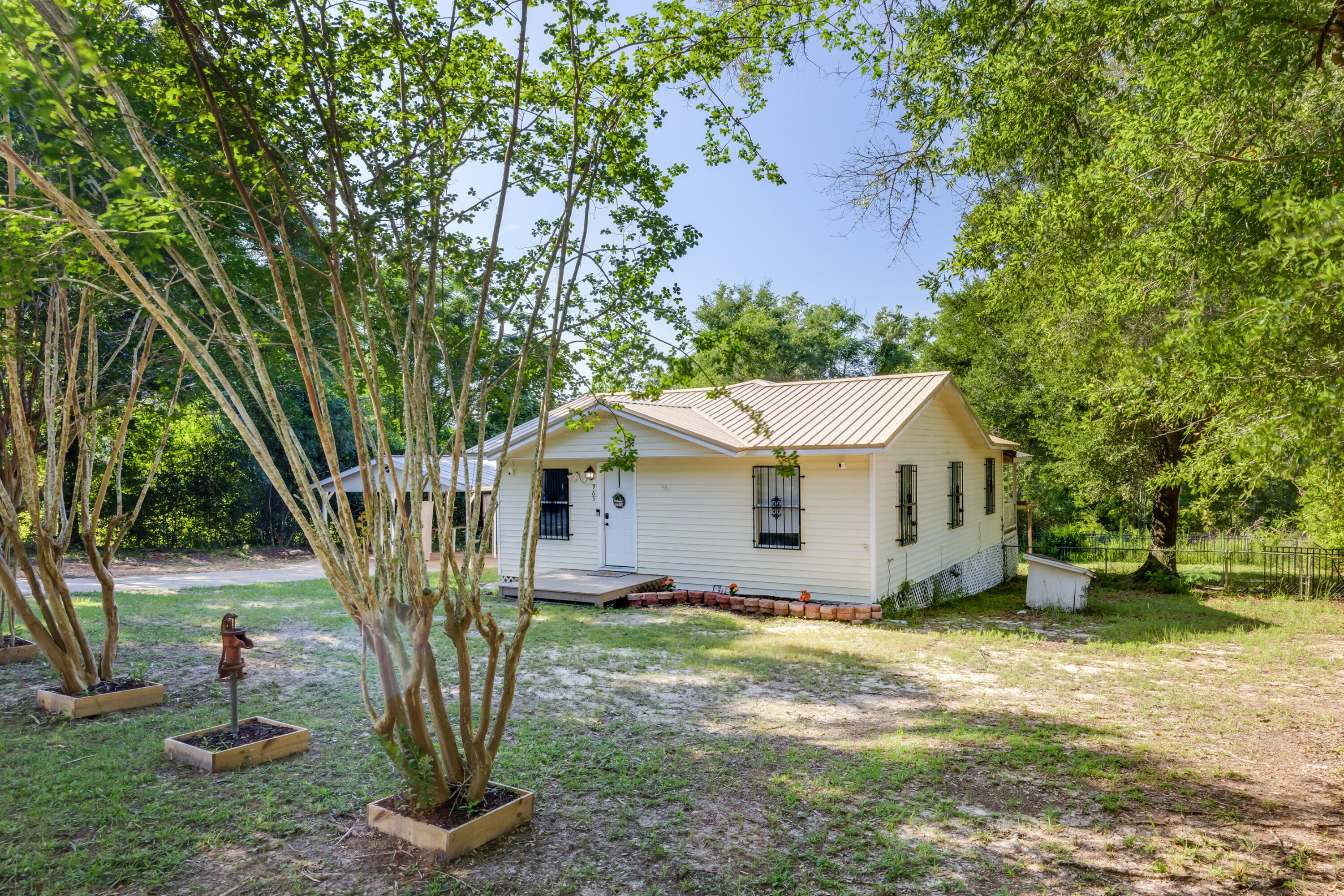 EDNEYS WEST HILL LOT 5 BLK 2 - Residential