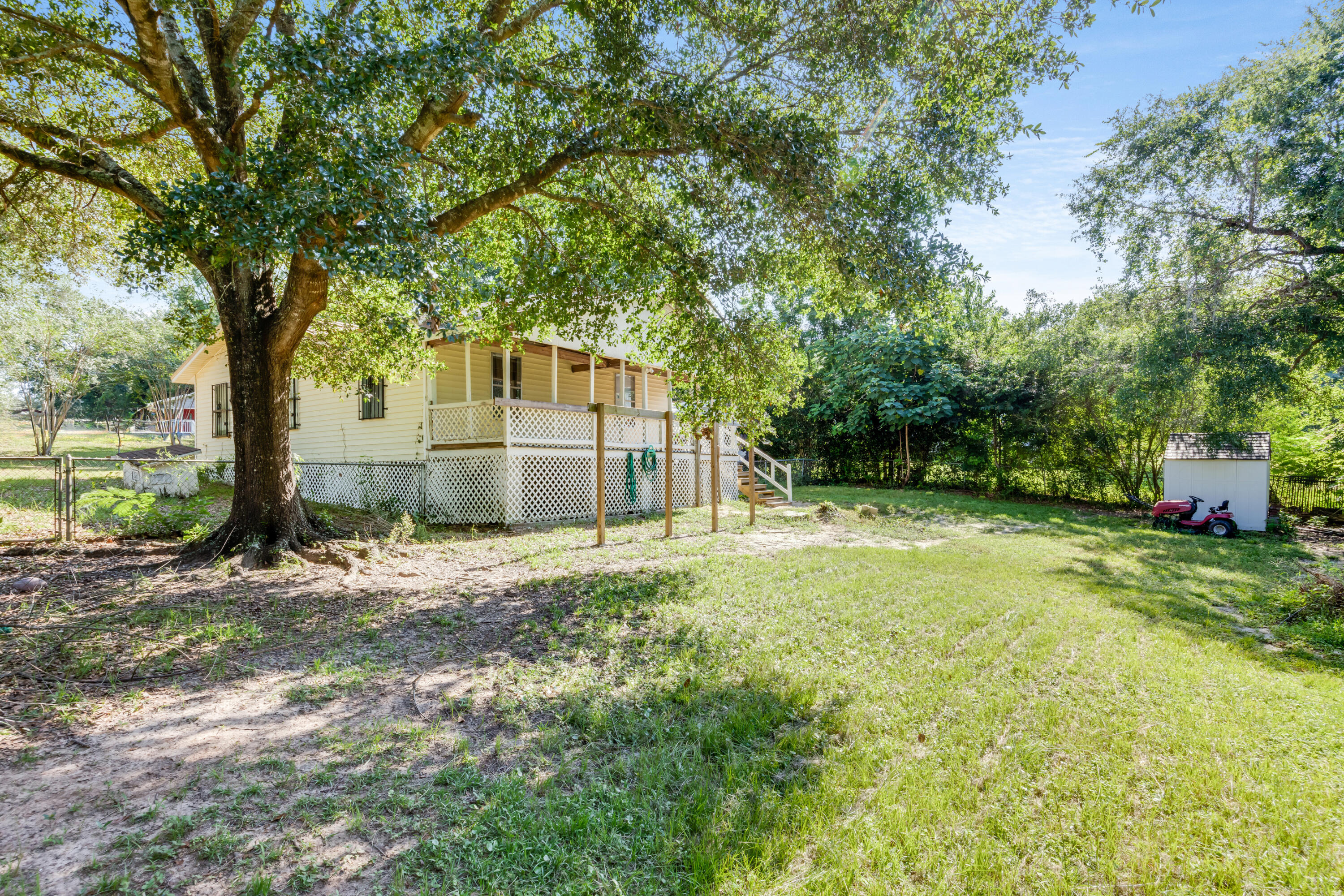 EDNEYS WEST HILL LOT 5 BLK 2 - Residential