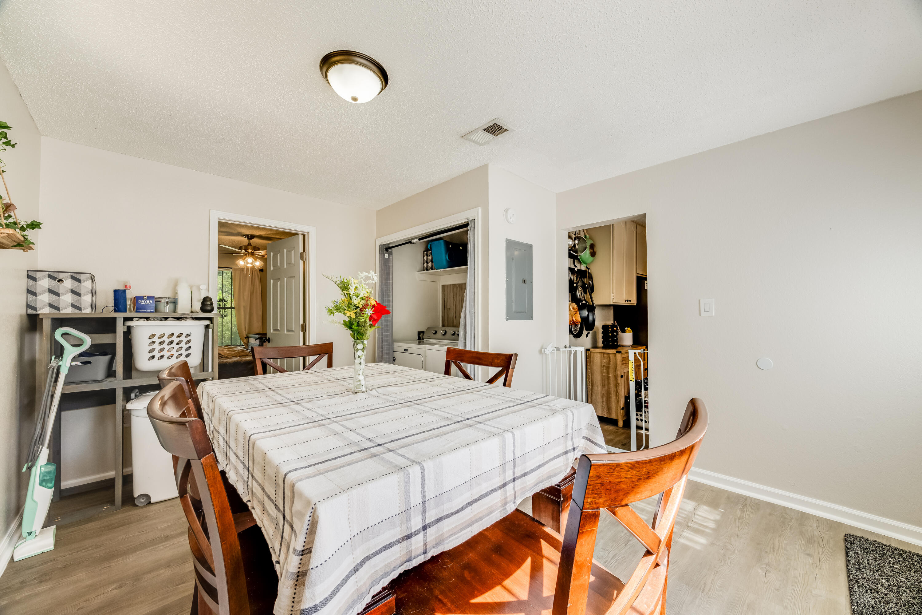 EDNEYS WEST HILL LOT 5 BLK 2 - Residential