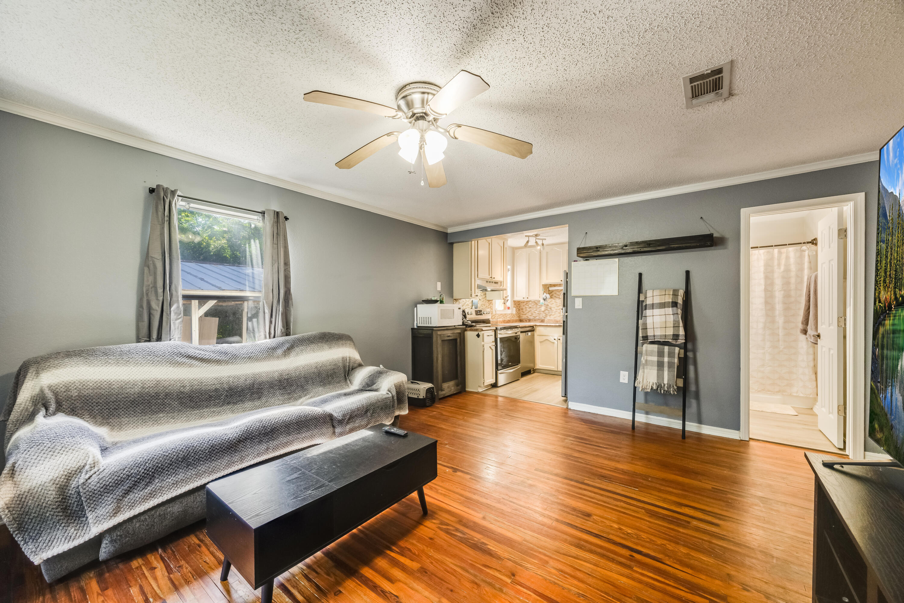 EDNEYS WEST HILL LOT 5 BLK 2 - Residential