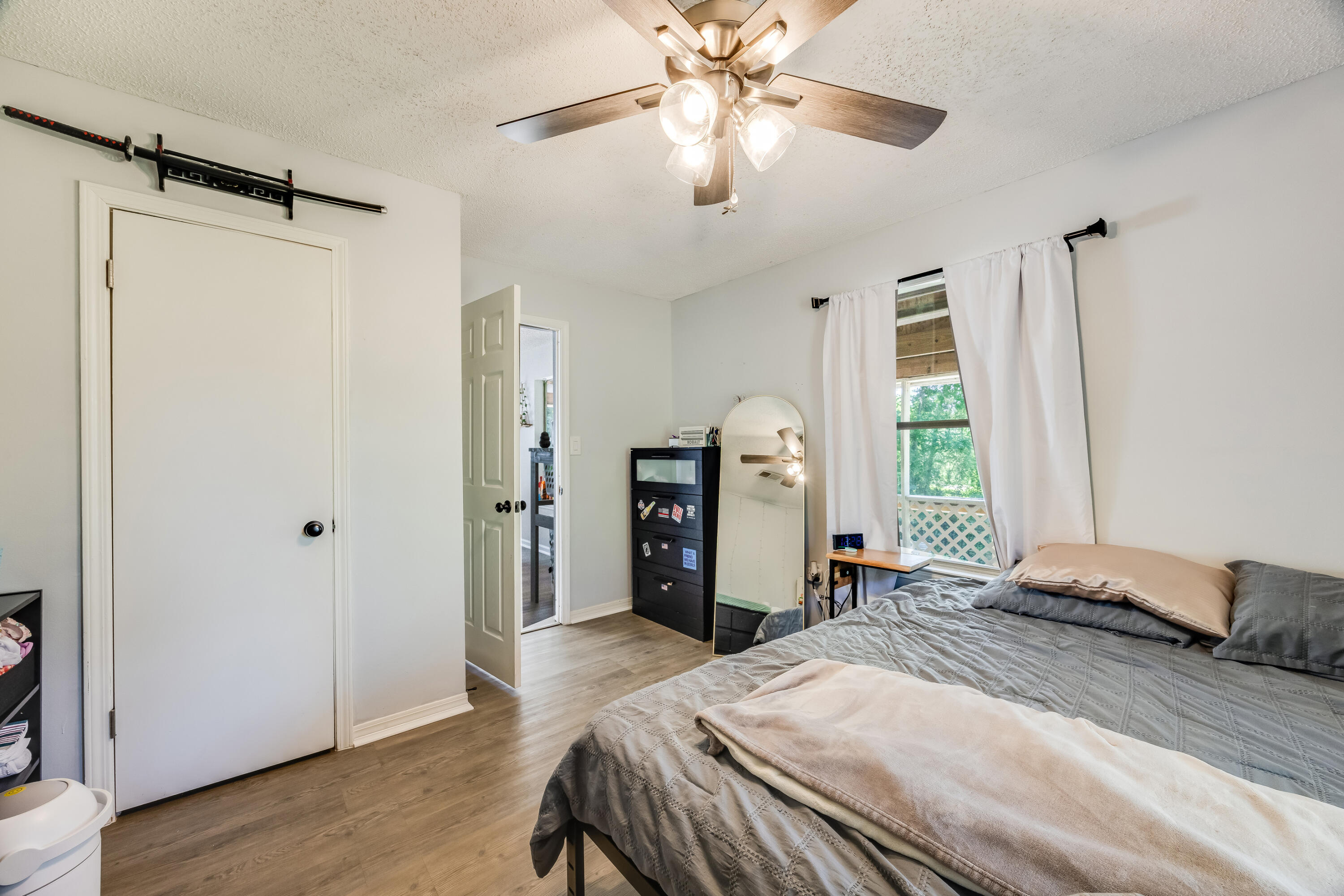 EDNEYS WEST HILL LOT 5 BLK 2 - Residential