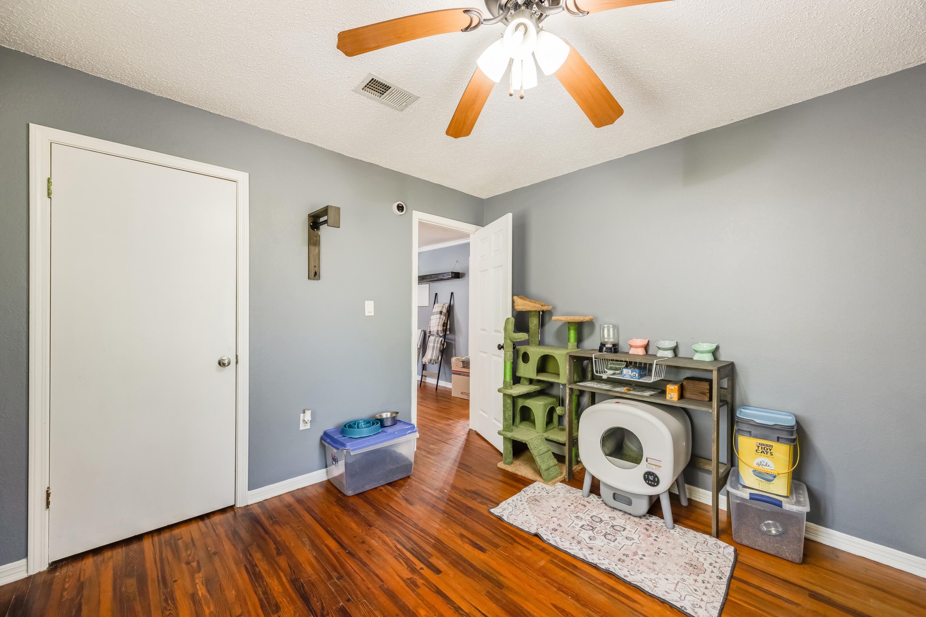EDNEYS WEST HILL LOT 5 BLK 2 - Residential