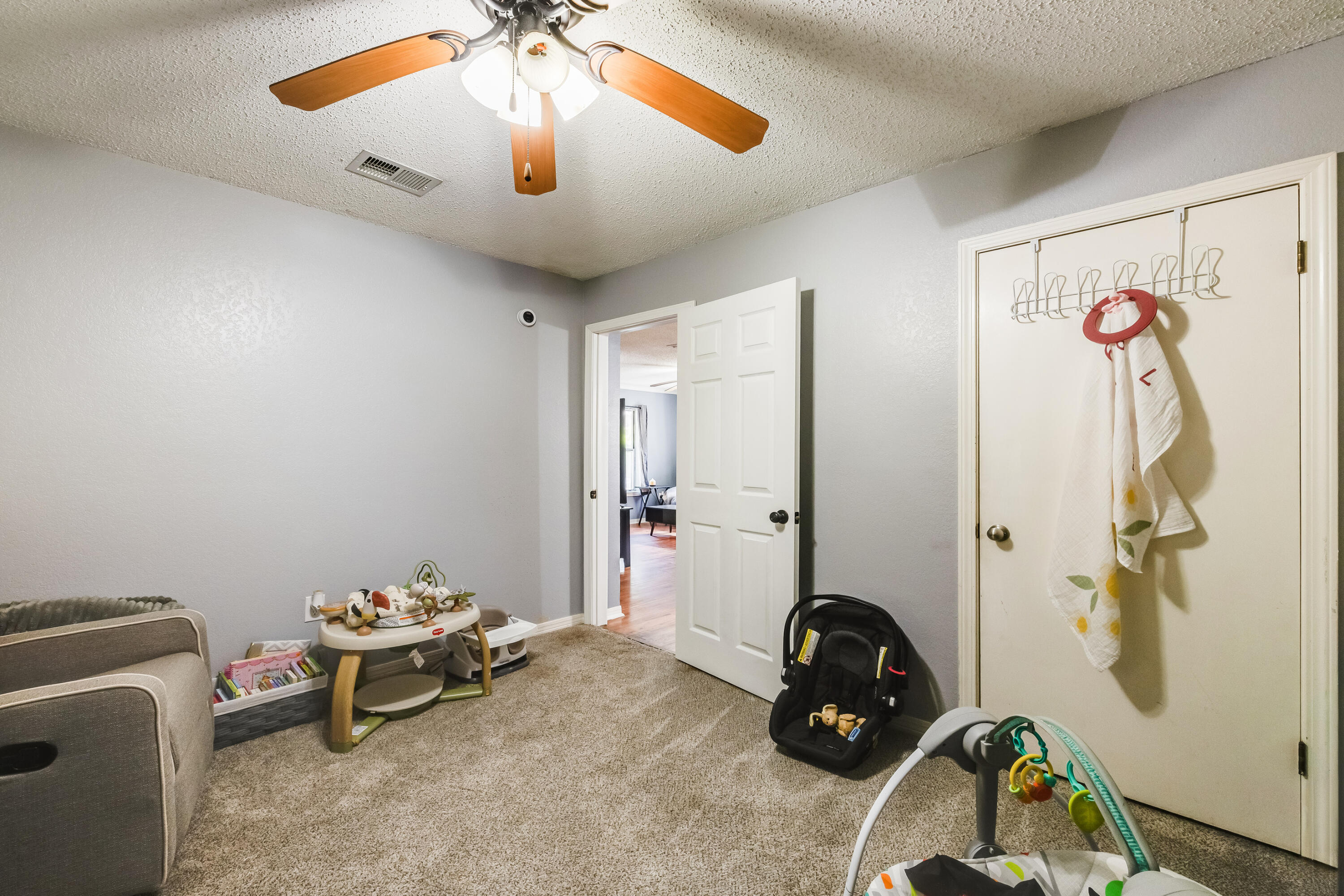 EDNEYS WEST HILL LOT 5 BLK 2 - Residential