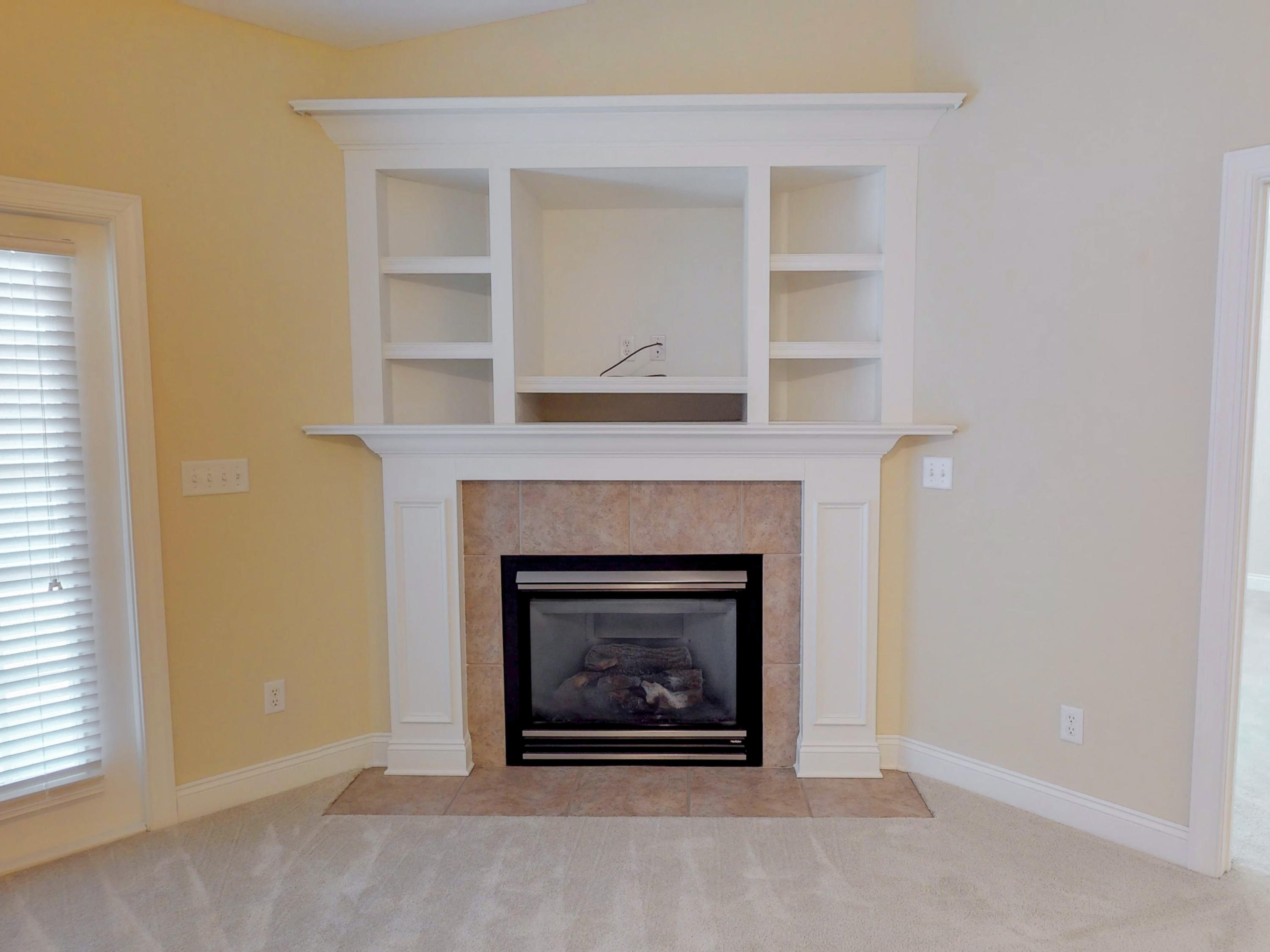 DIAMOND LAKES - Residential