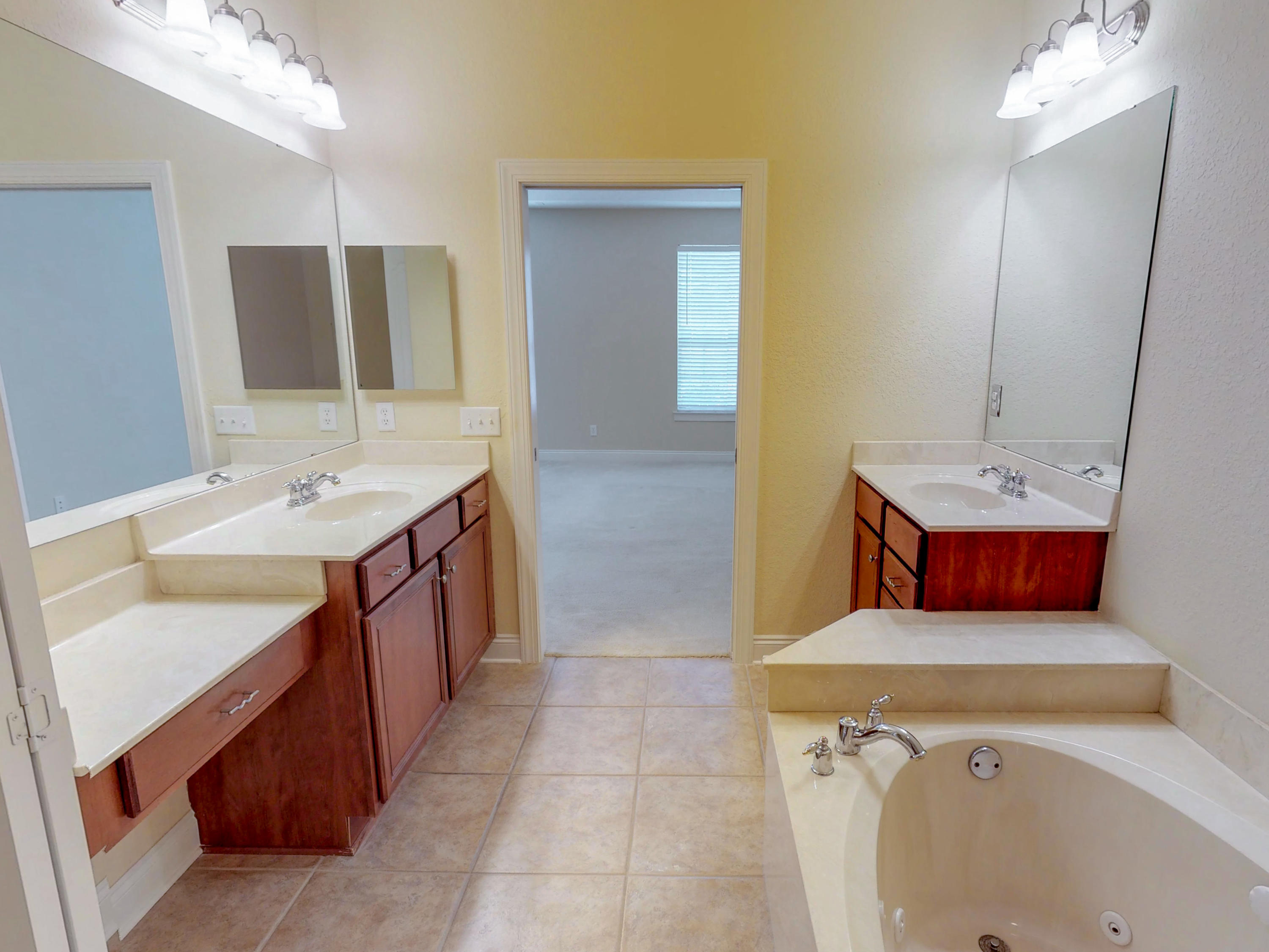 DIAMOND LAKES - Residential