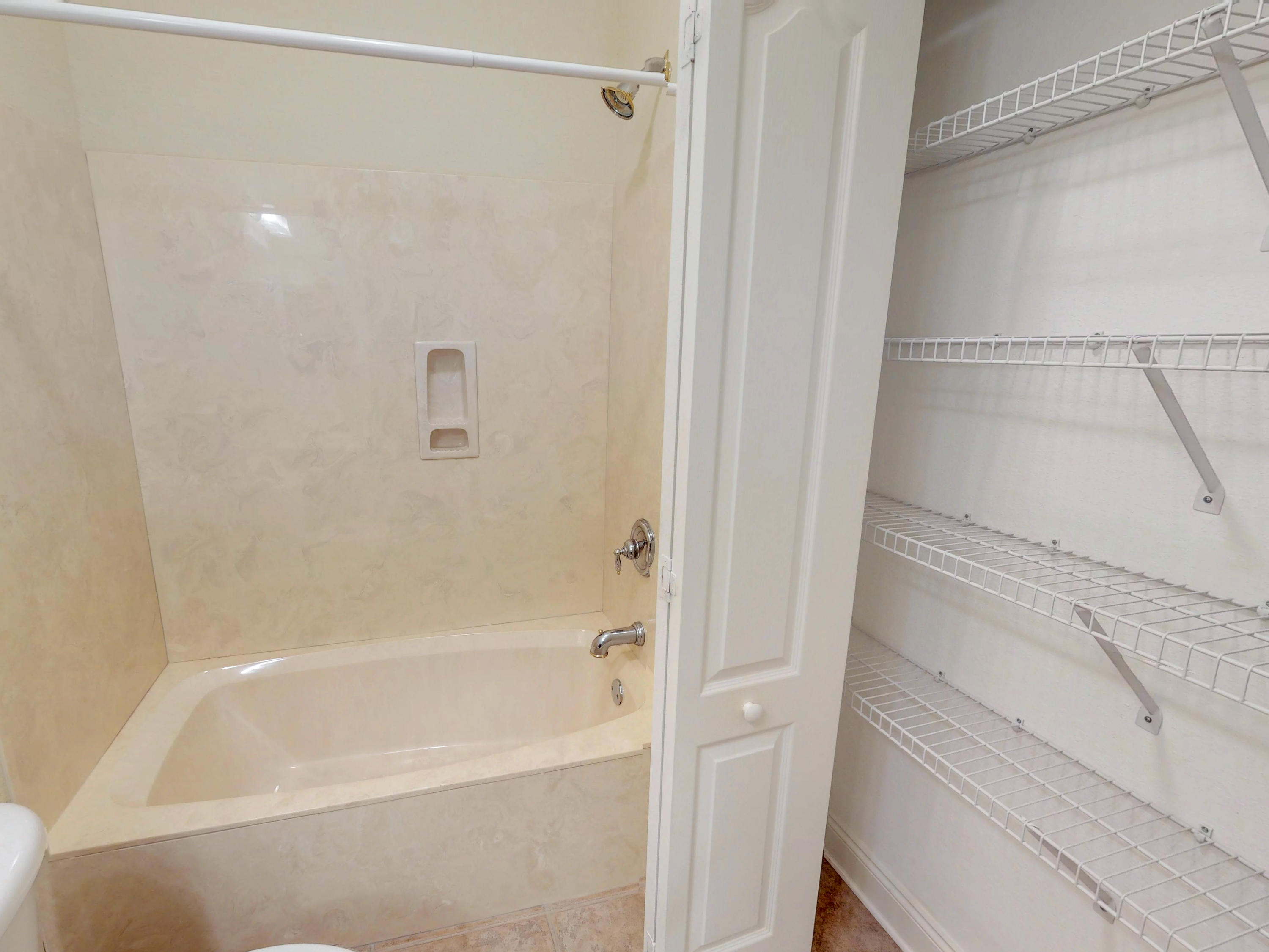 DIAMOND LAKES - Residential