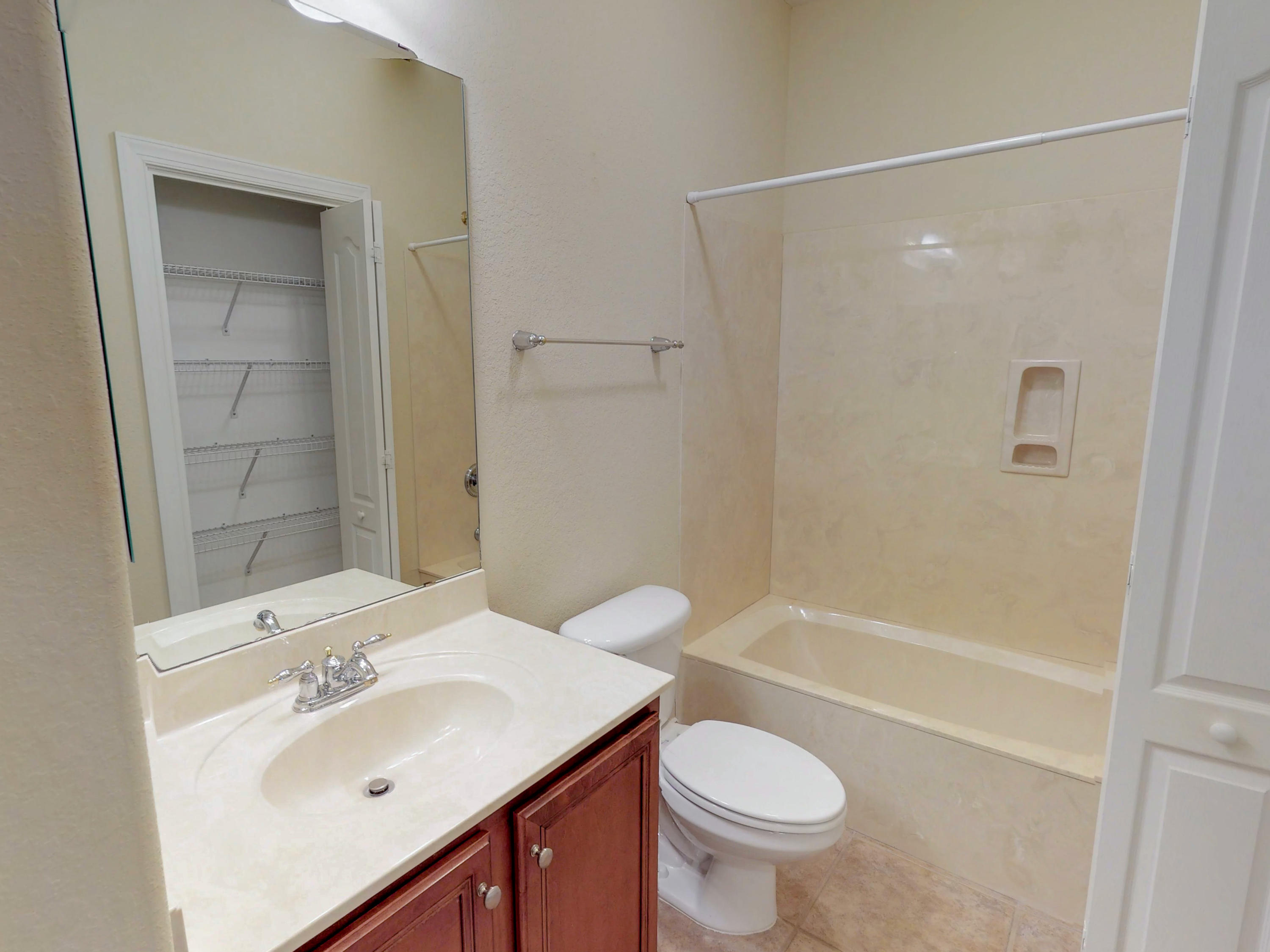 DIAMOND LAKES - Residential