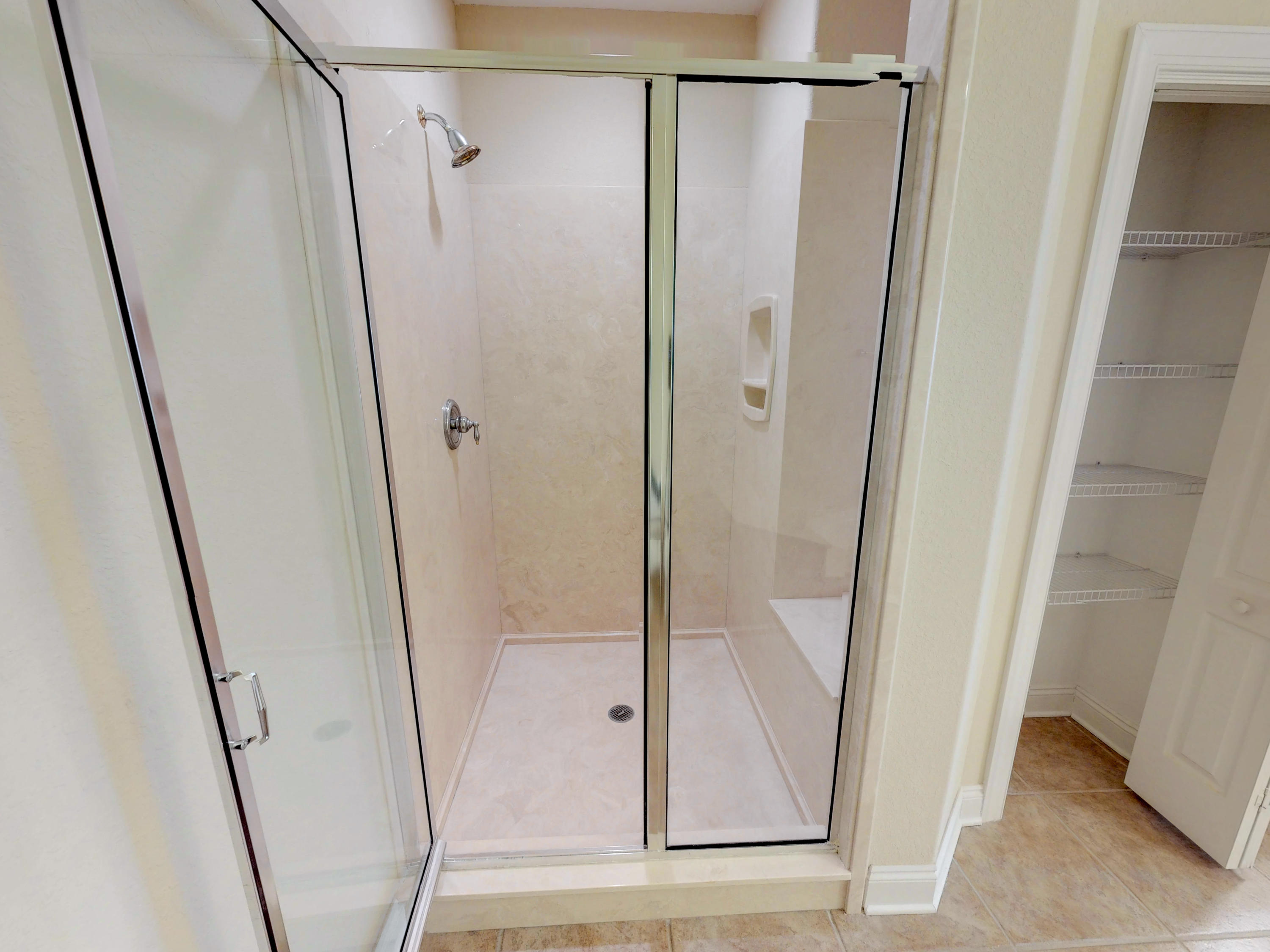 DIAMOND LAKES - Residential