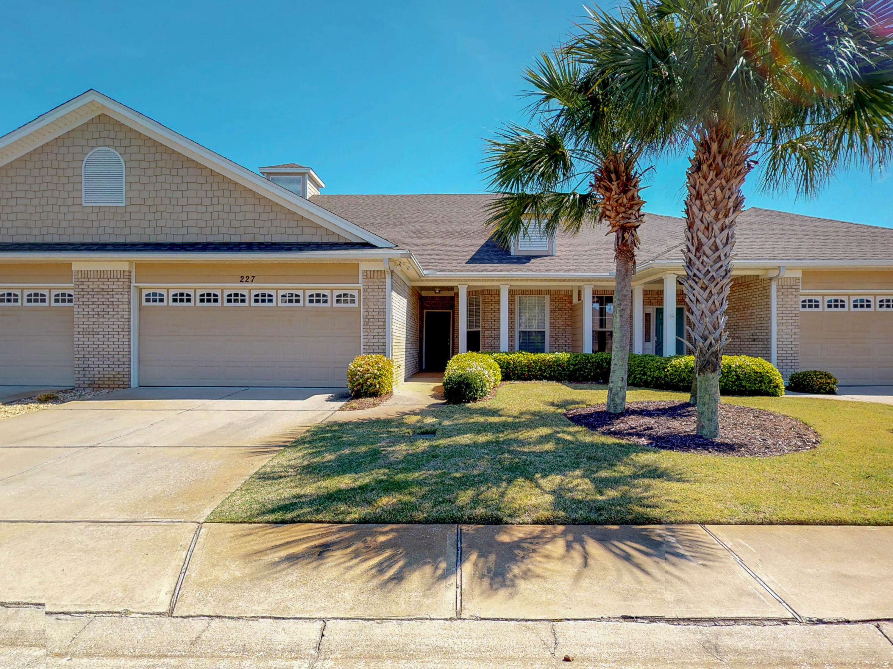 DIAMOND LAKES - Residential