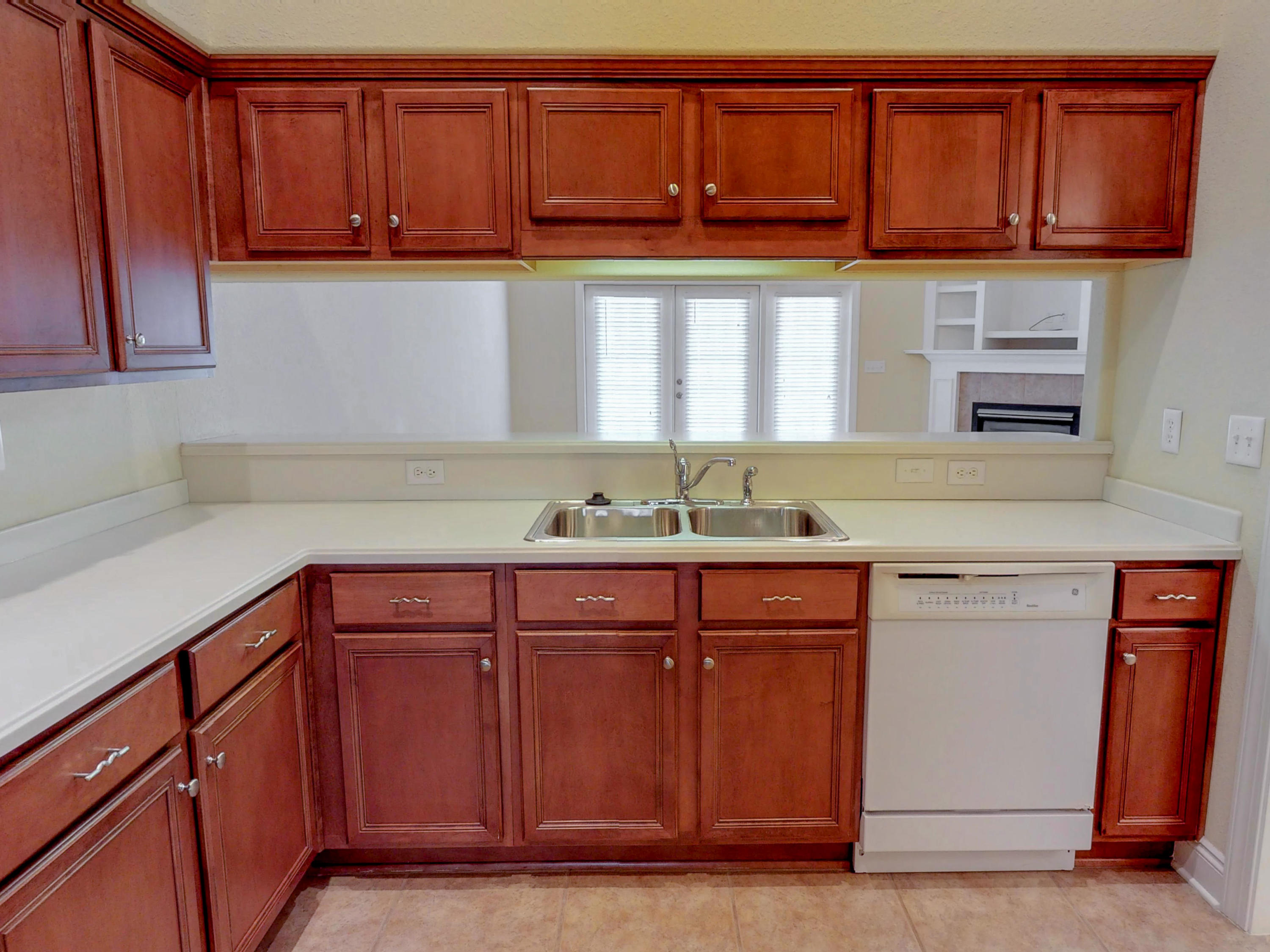 DIAMOND LAKES - Residential