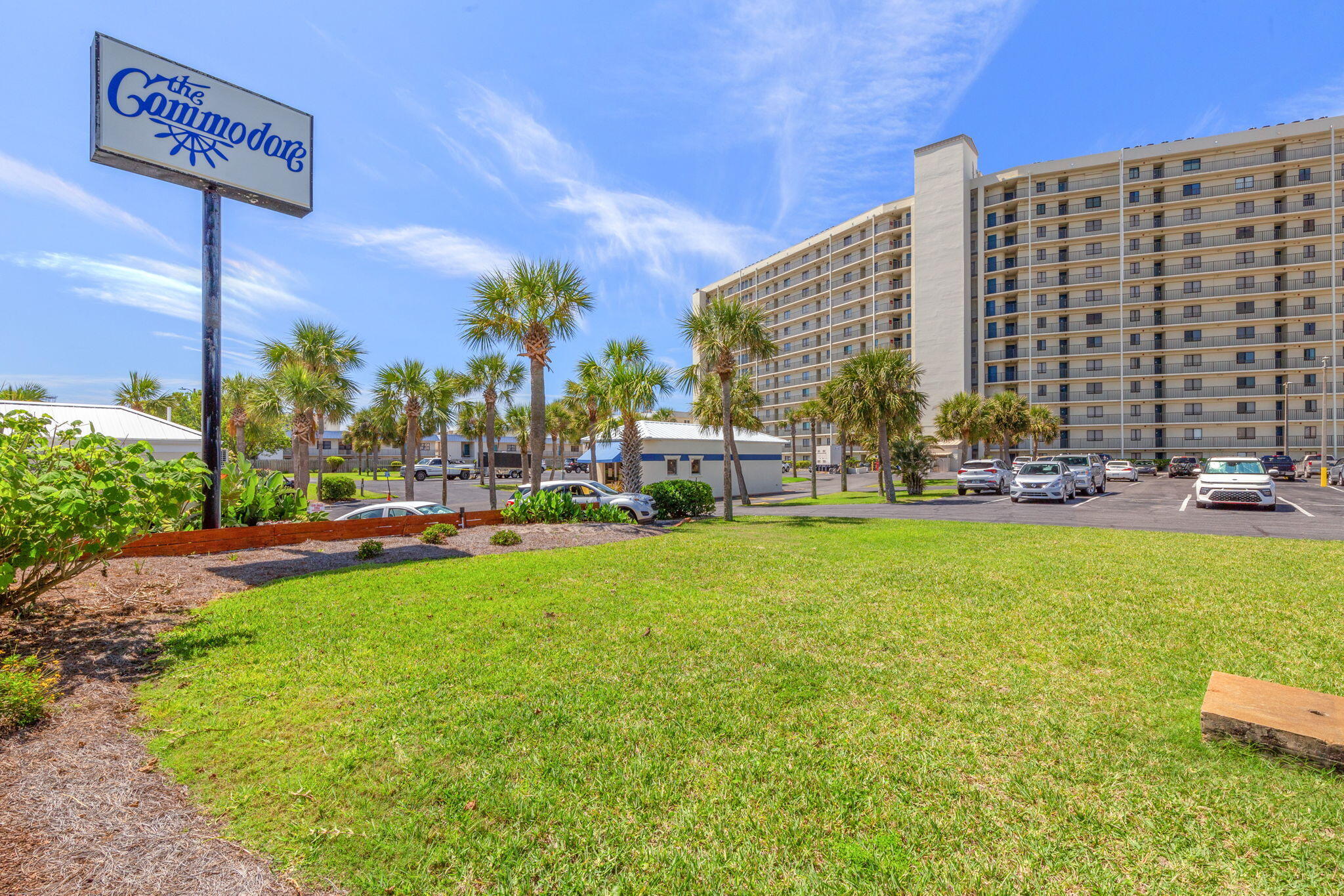 THE COMMODORE - Residential