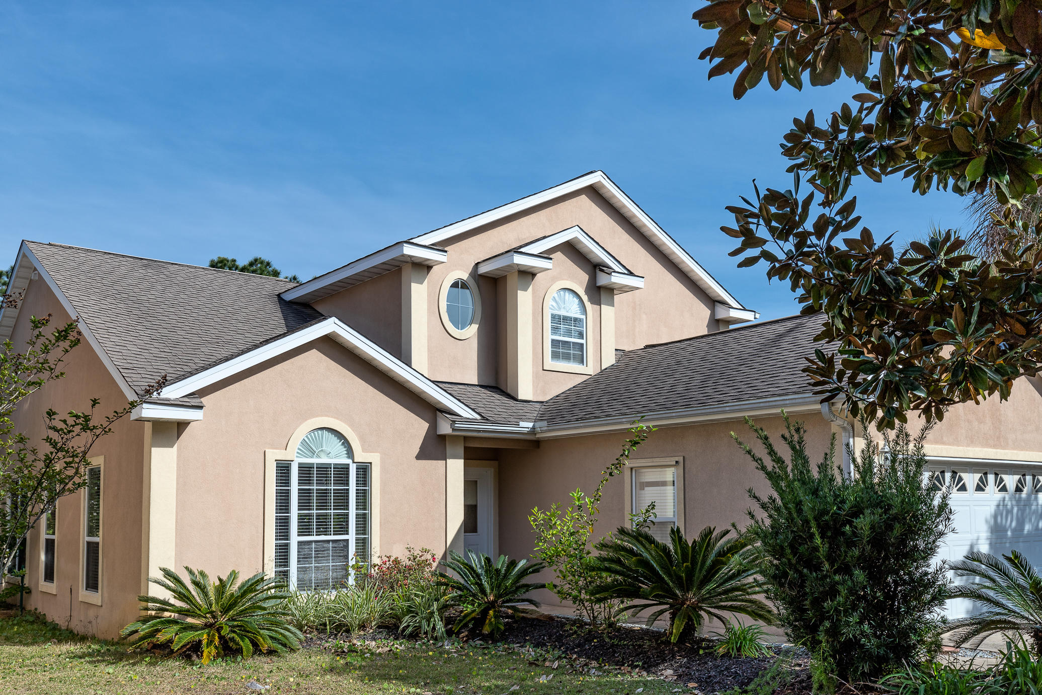 New price reposition. Own in Emerald Lakes for under 400k. Owner has spent 120k in a new kitchen and upgrades.This community is close to the beach and all the popular shopping you could ask for. New kitchen and tall standard cabinets with grade 4 granite and gas stove. You'll find there's plenty of room for everyone in this home. The spacious master suite is located on the first floor with walk in closets, 2 bathroom sinks, huge shower and a garden tub. Copper sink wet bar downstairs with custom wood cabinets and in wall wiring stereo/TV with speakers. Large laundry room with sink. Newer 5 ton AC unit.. Low homeowners fee with community pool and tennis.