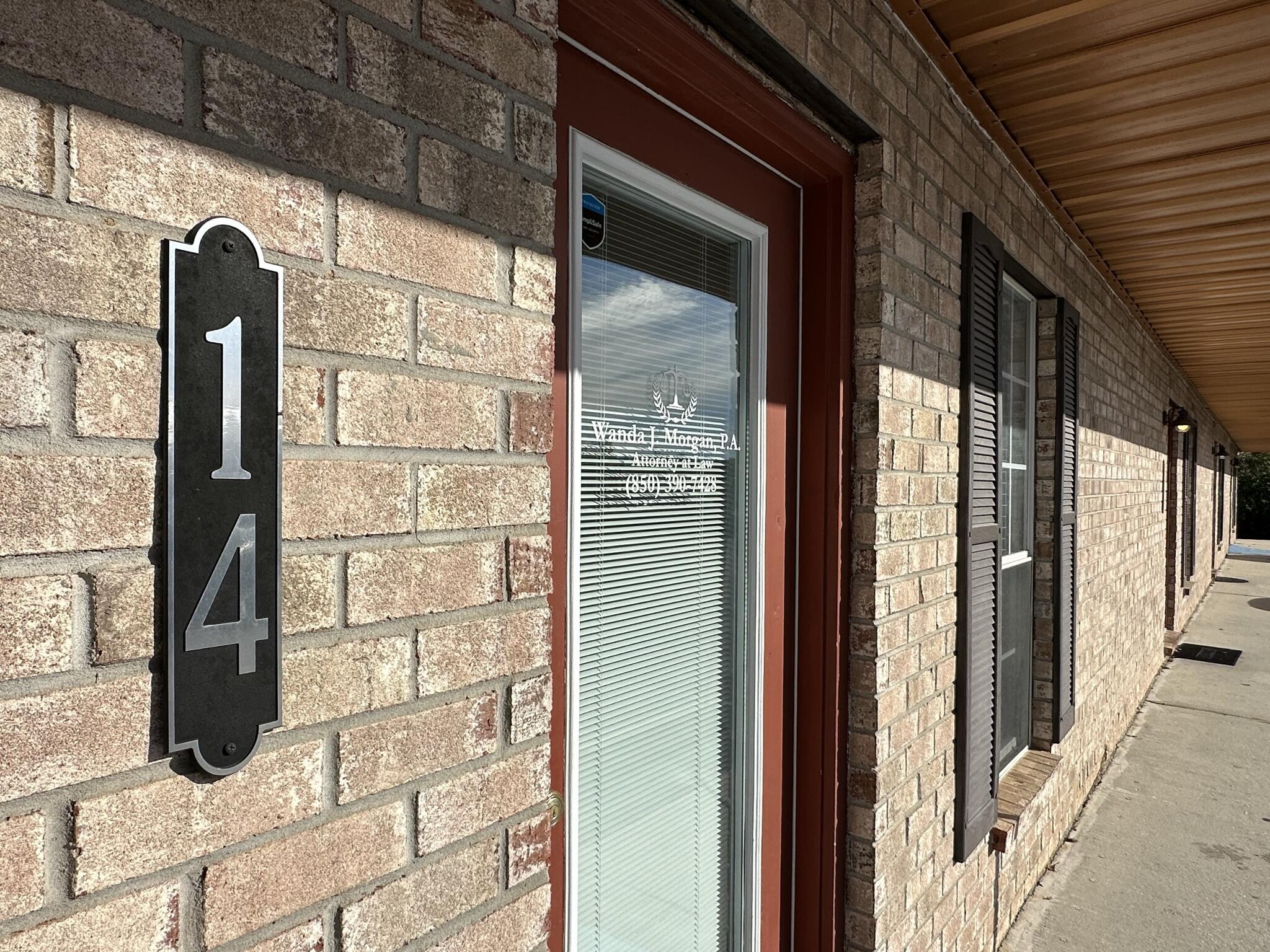 Great location on the South end of town! Perfect for a Professional or Doctor's office.Remodel in progress!