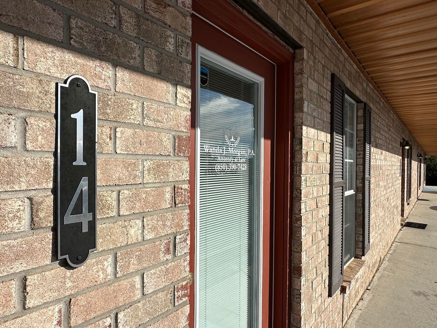 Great location on the South end of town! Perfect for a Professional or Doctor's office.Remodel in progress!