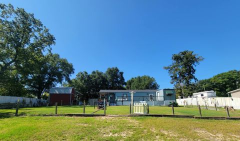 A home in DeFuniak Springs