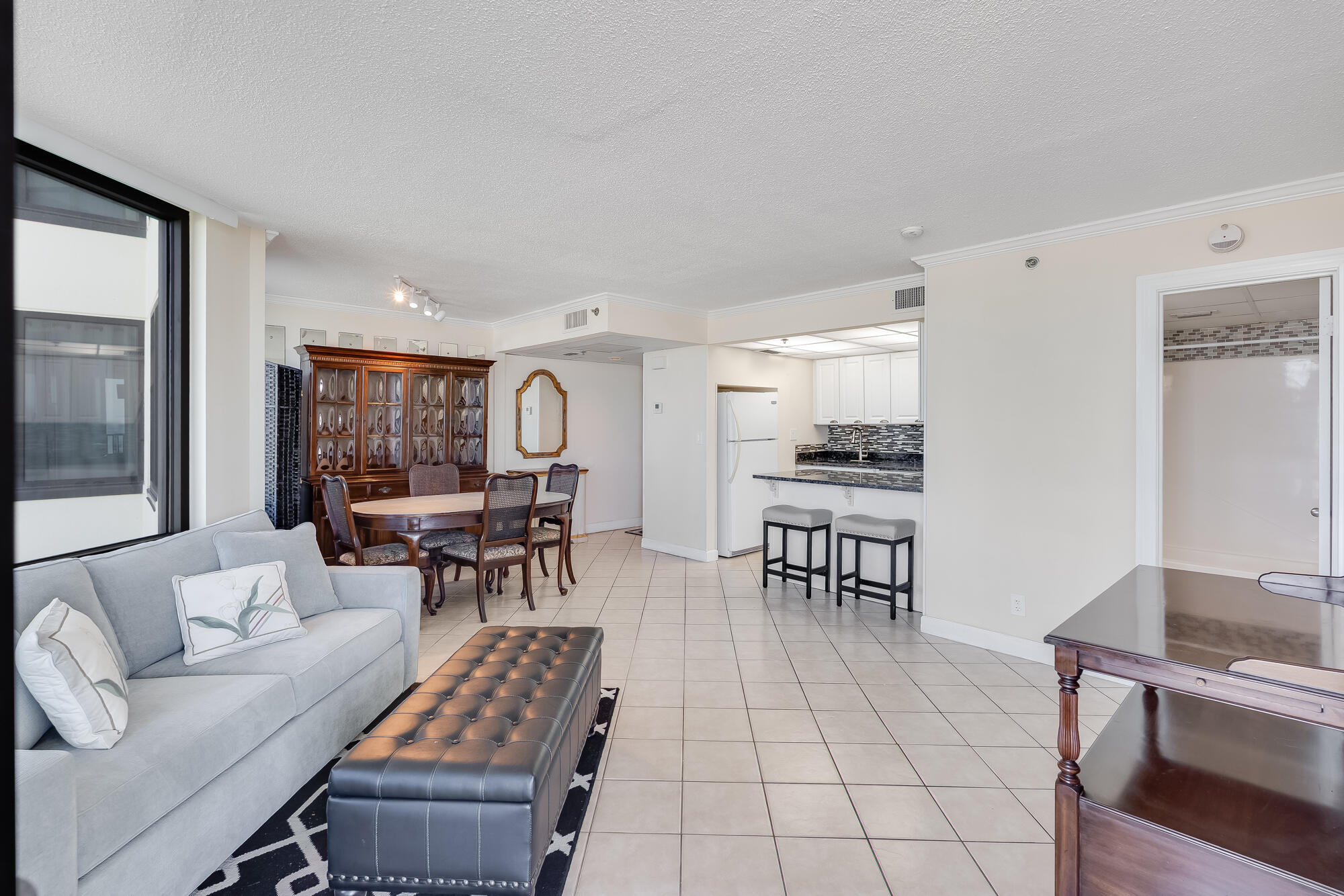 SUNBIRD CONDO - Residential
