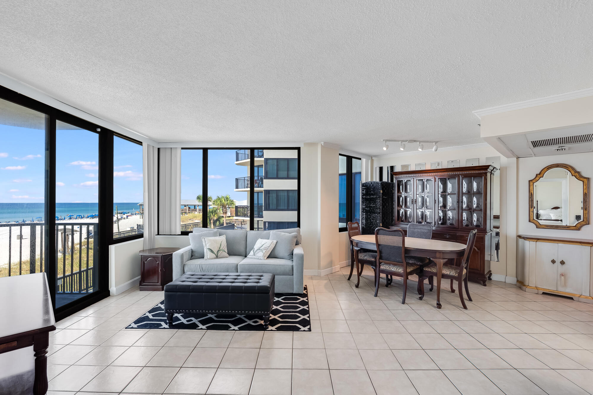 SUNBIRD CONDO - Residential