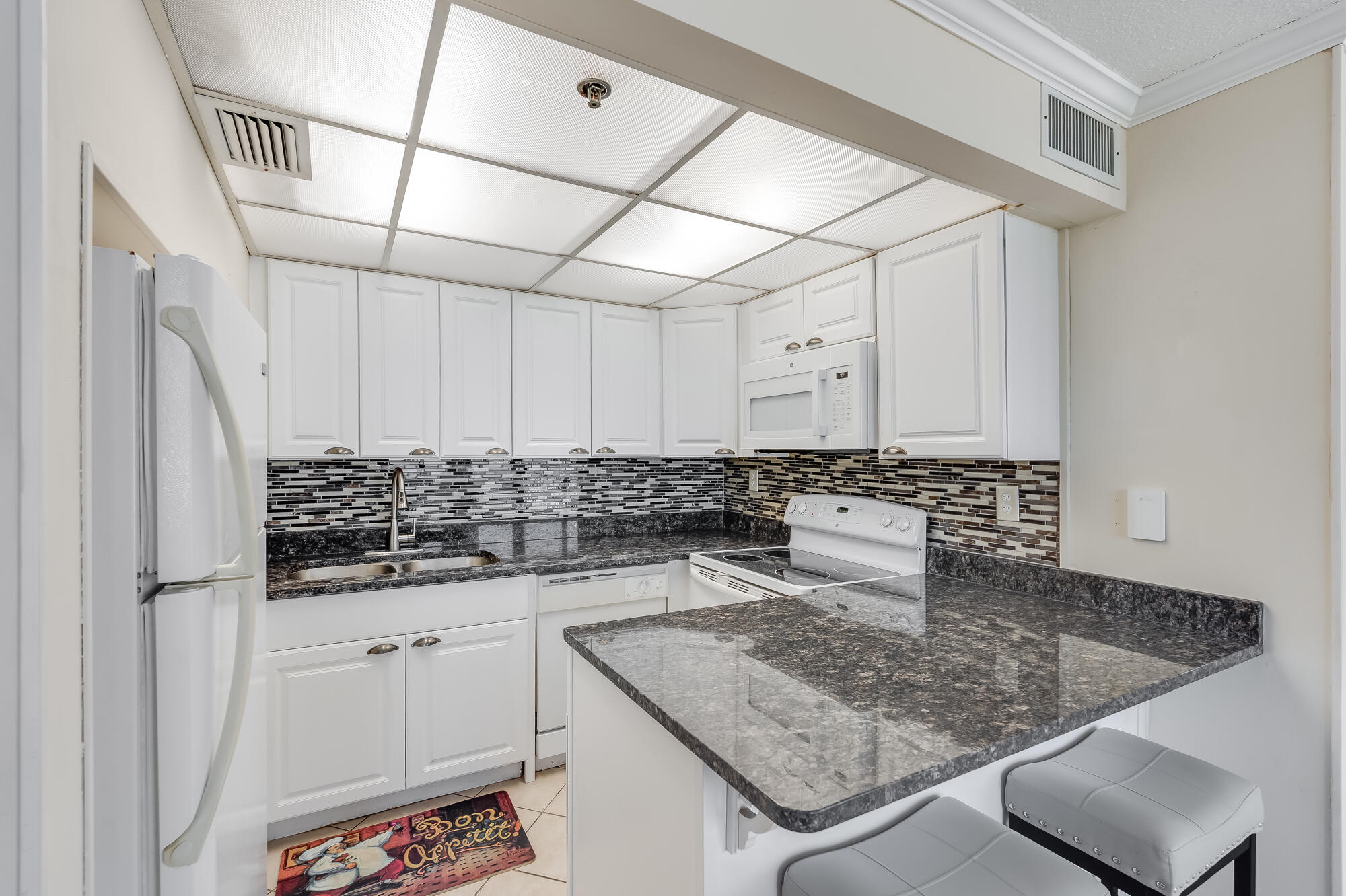 SUNBIRD CONDO - Residential