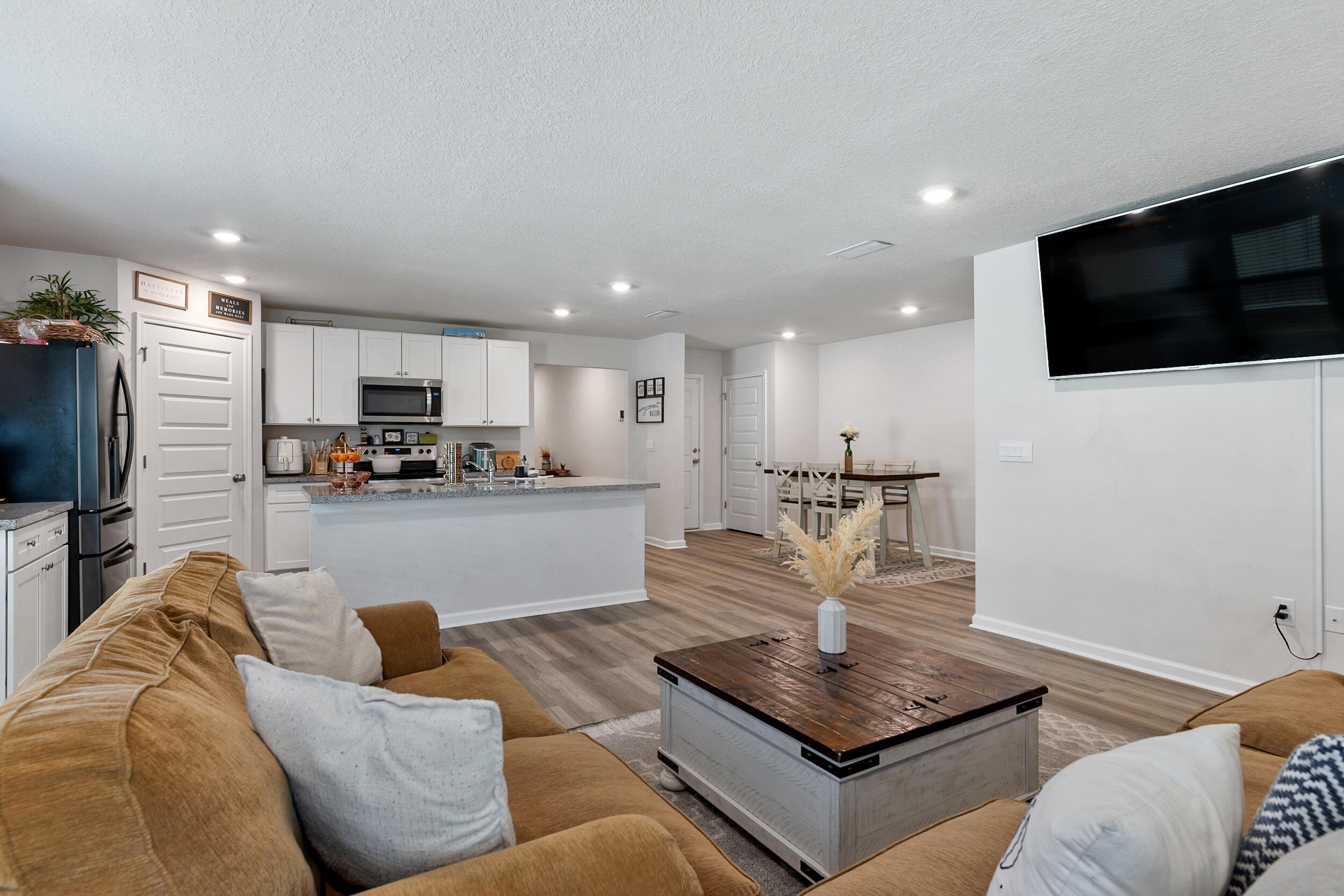 Royal Estates - Residential Lease