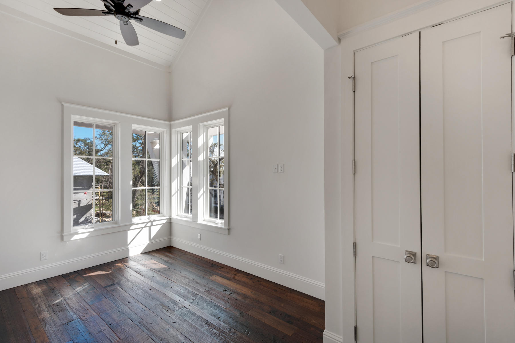 CHURCHILL OAKS - Residential