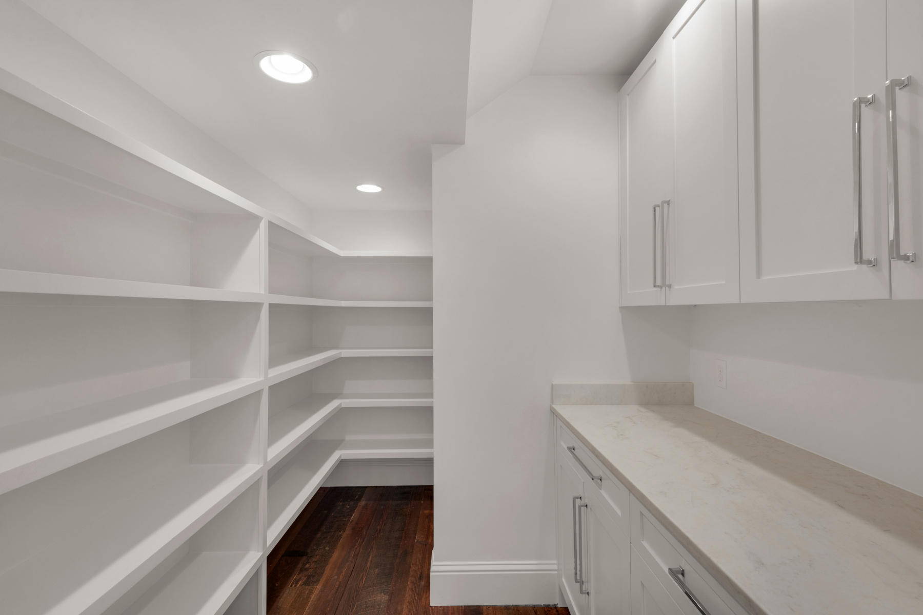 CHURCHILL OAKS - Residential