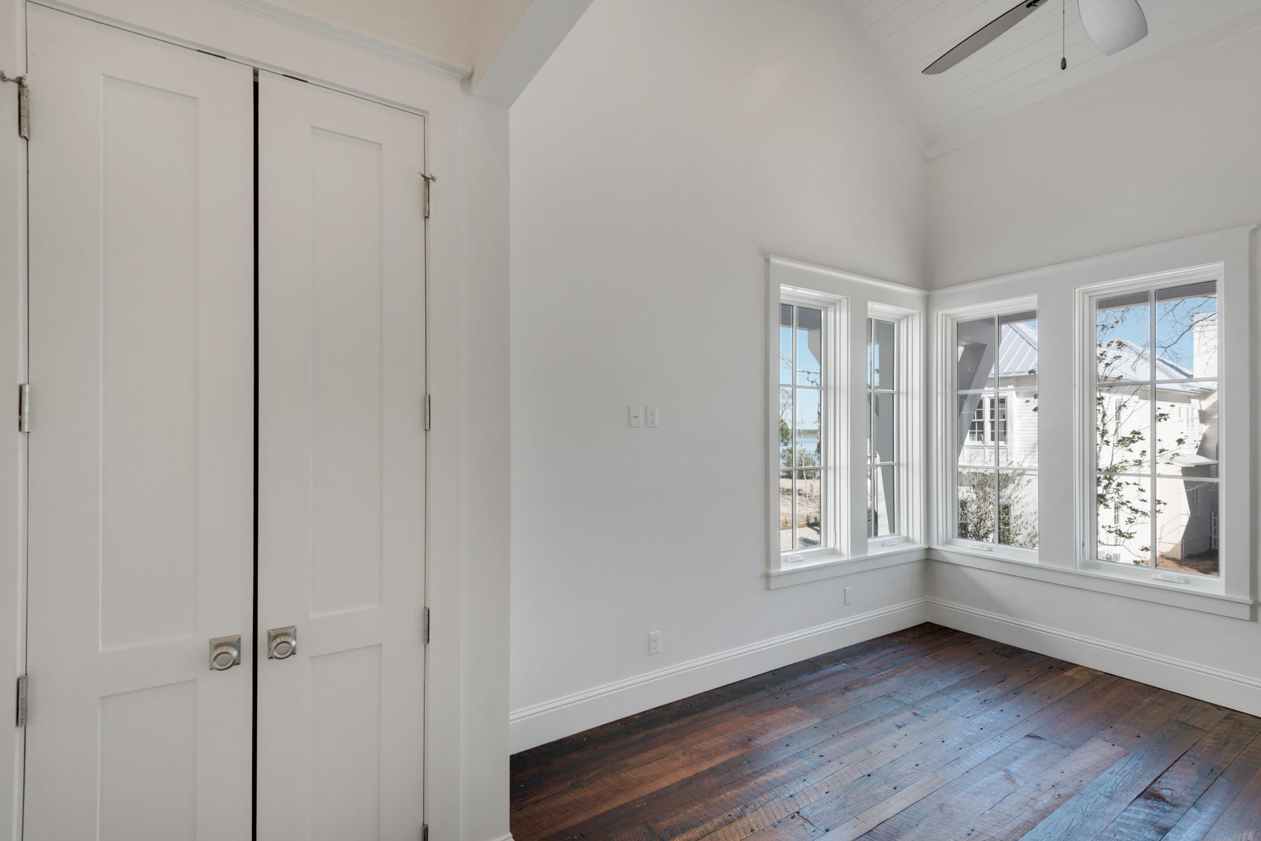 CHURCHILL OAKS - Residential