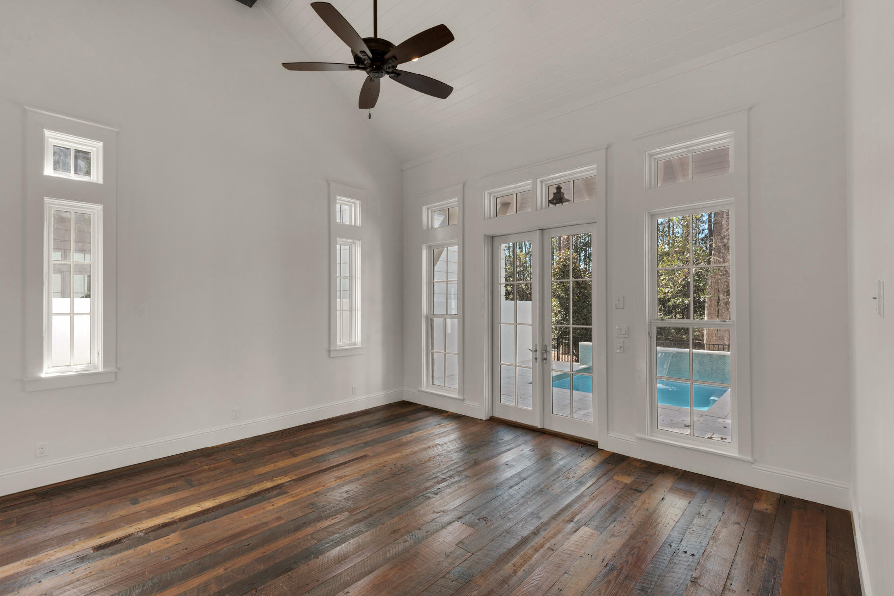 CHURCHILL OAKS - Residential