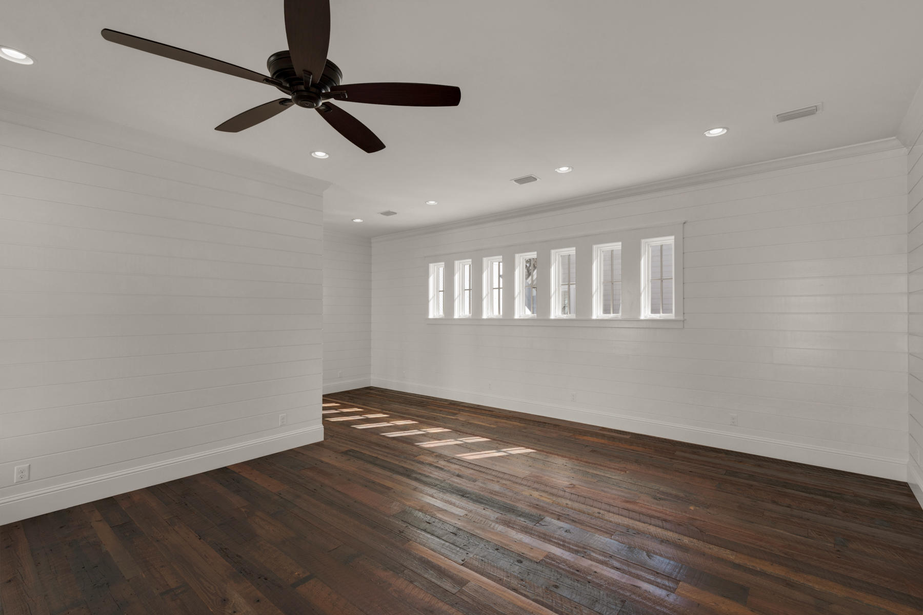 CHURCHILL OAKS - Residential