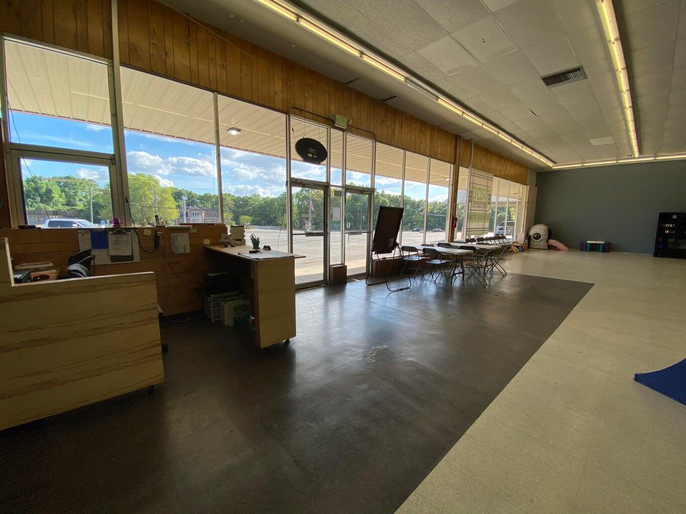 410 W James Lee Boulevard