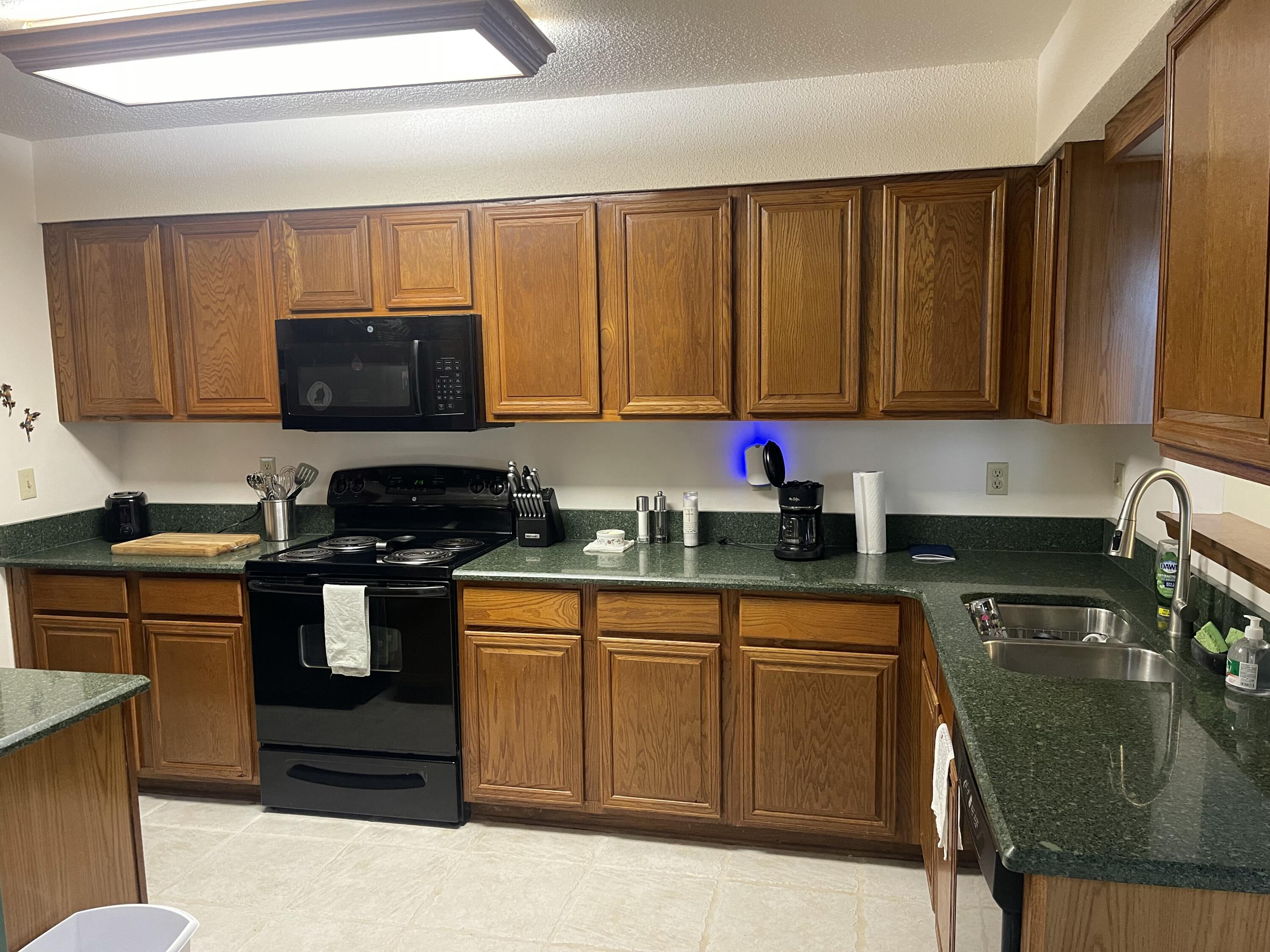 ROYAL OAK VILLAGE 2E - Residential